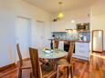 Murter, Dining room 6 in the house, (pet friendly) and WiFi.