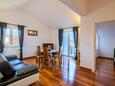 Murter, Living room 4 in the house, air condition available, (pet friendly) and WiFi.
