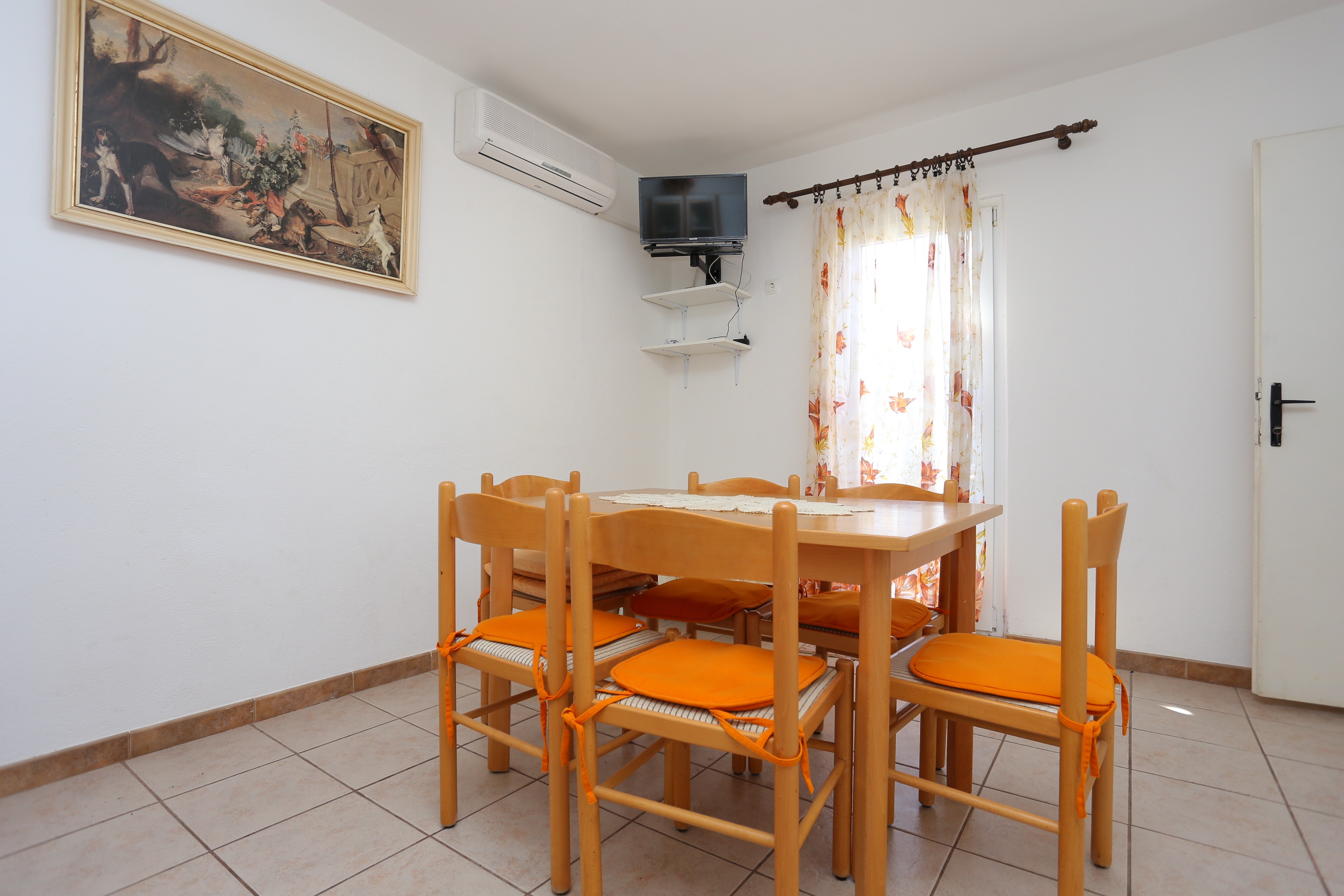 Two bedroom apartment with balcony and sea view Supetar, Brač (A-16656-c) Two bedroom apartment with balcony and sea view Supetar, Brač (A-16656-c)