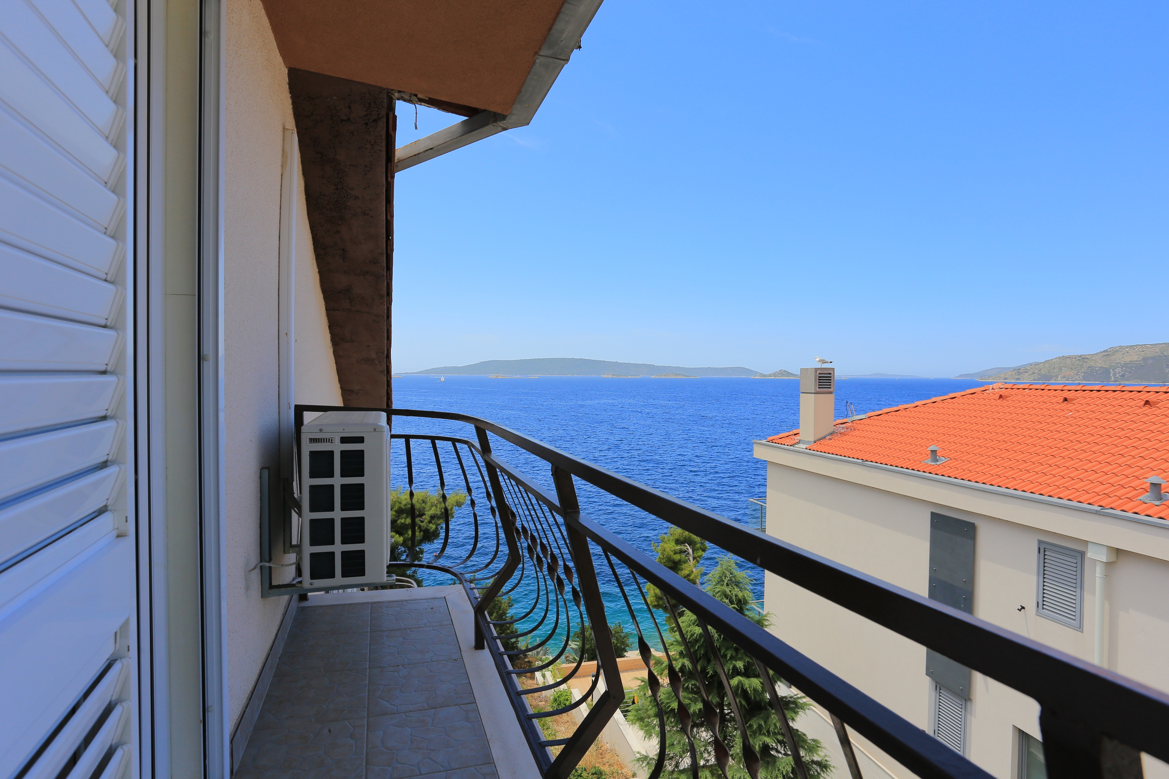Three bedroom apartment near beach Okrug Donji, Čiovo  A-b