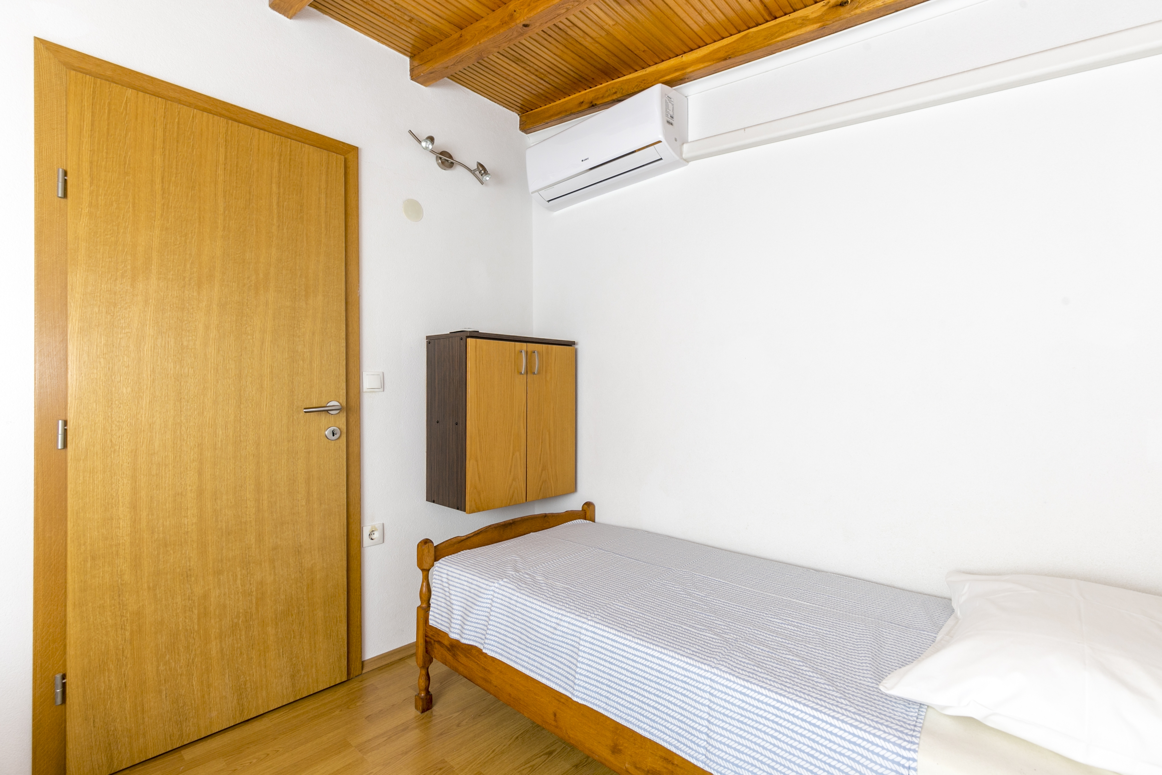 Three bedroom apartment near beach Okrug Donji, Čiovo  A-b