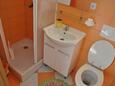 Ванная комната Lopar, Ванная комната в размещении типа apartment, Домашние животные допускаются и WiFi.