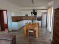Sveti Filip i Jakov, Dining room in the apartment, WiFi.