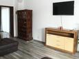 Sveti Filip i Jakov, Living room in the apartment, air condition available and WiFi.