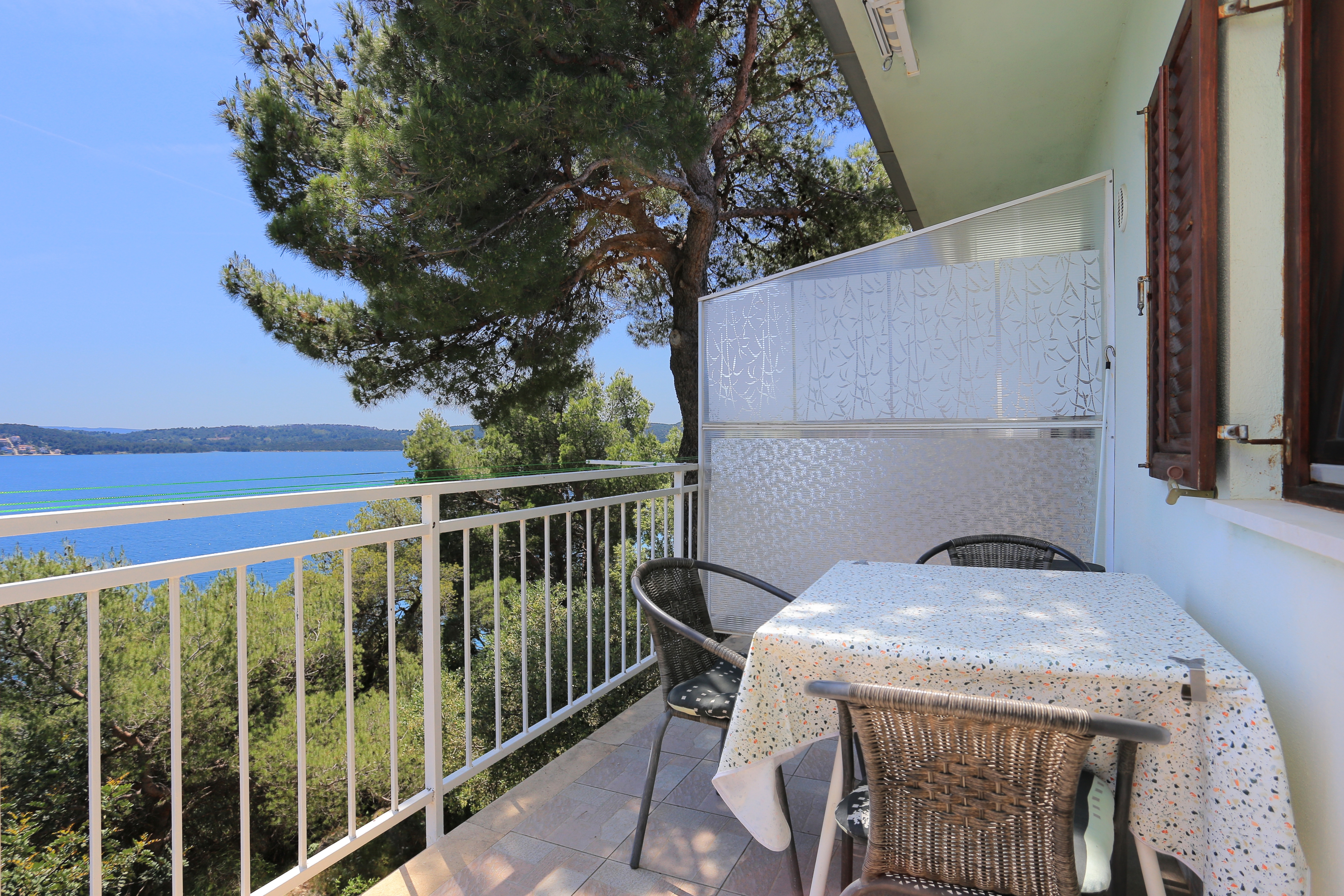 One bedroom apartment with balcony and sea view Trogir  A-a