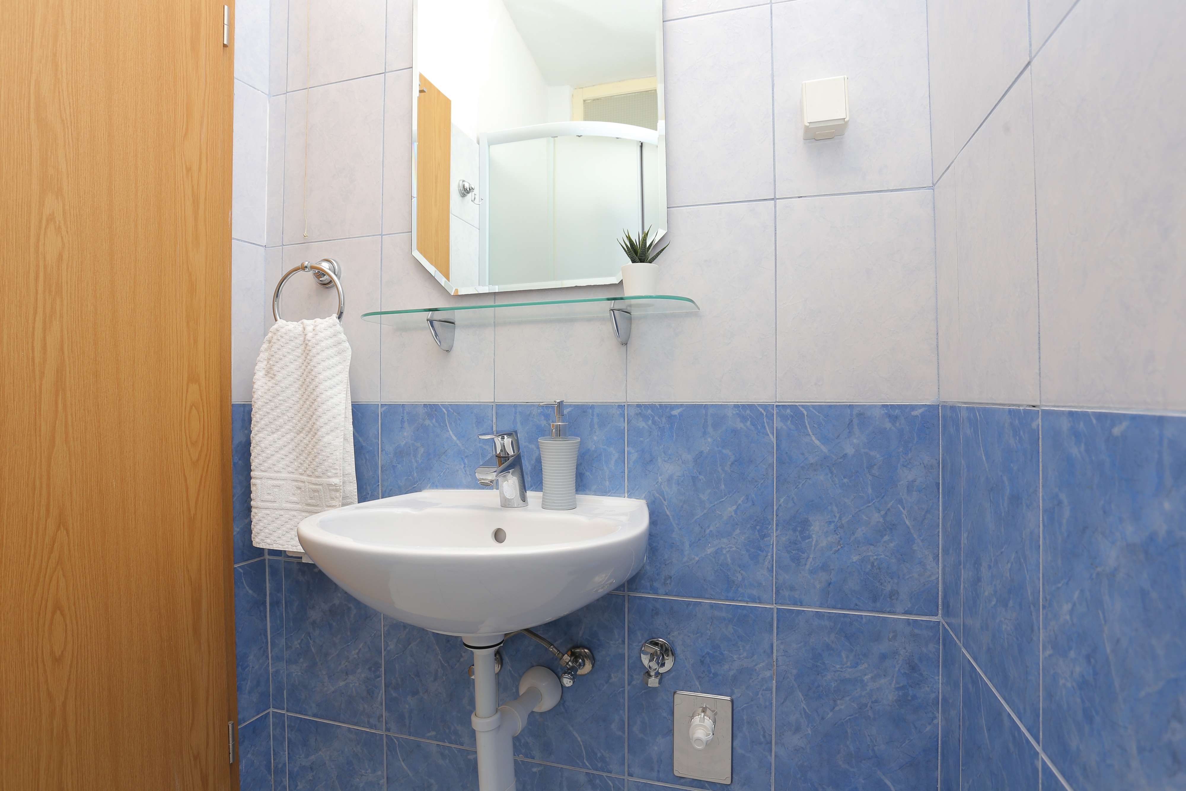 One bedroom apartment with balcony and sea view Trogir  A-a