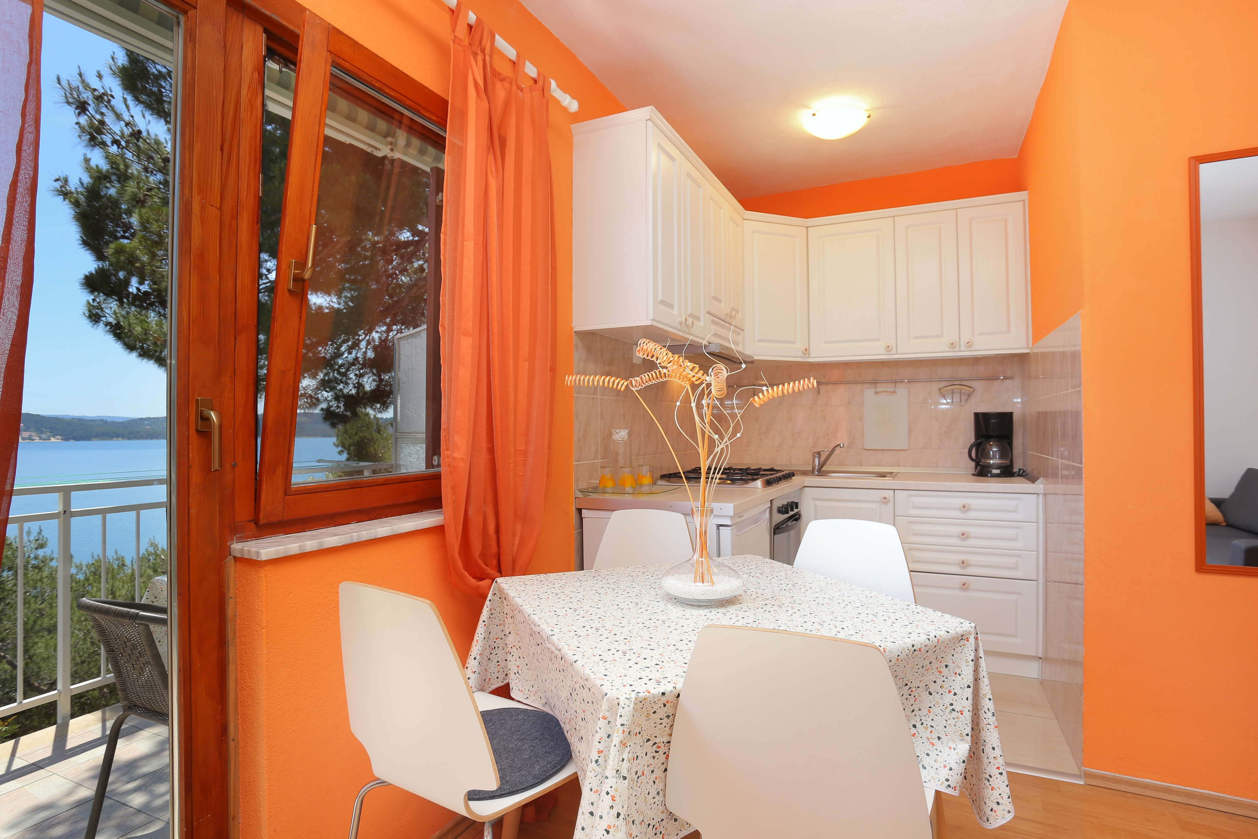 One bedroom apartment with balcony and sea view Trogir  A-a