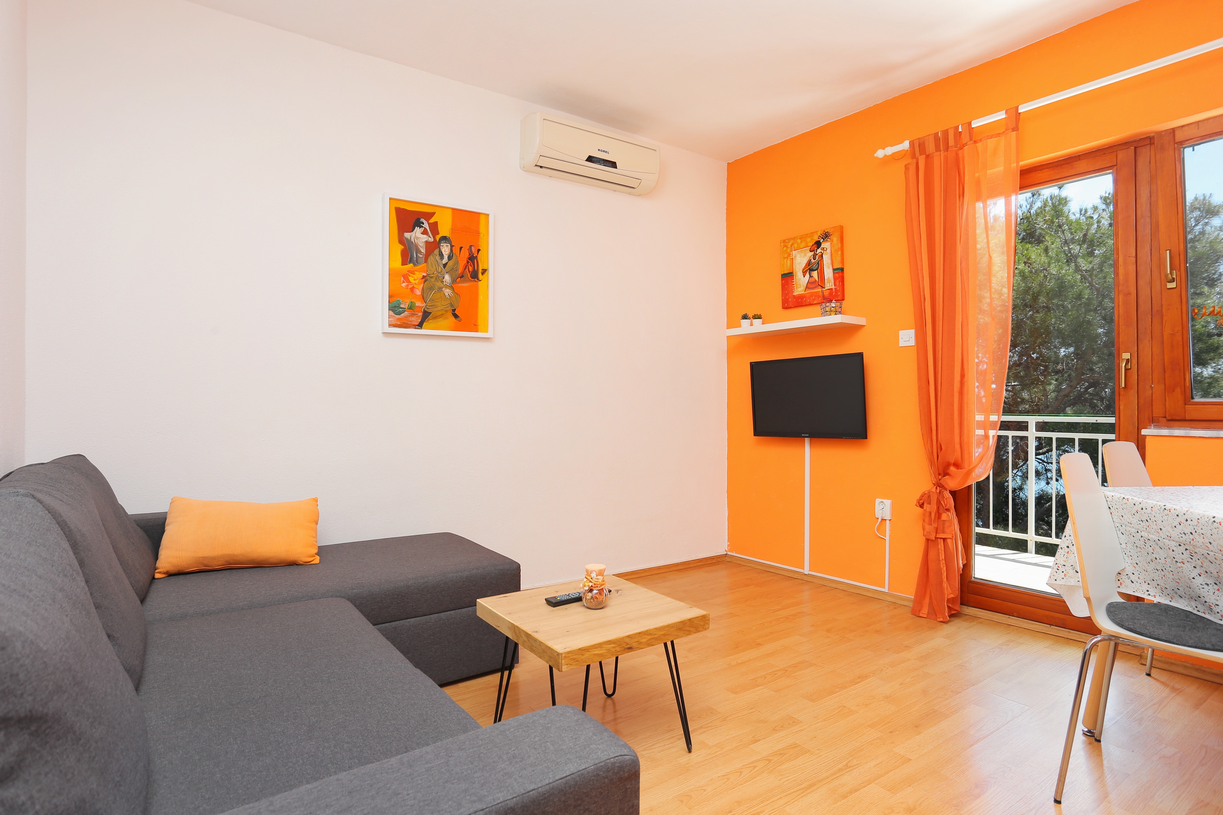 One bedroom apartment with balcony and sea view Trogir  A-a
