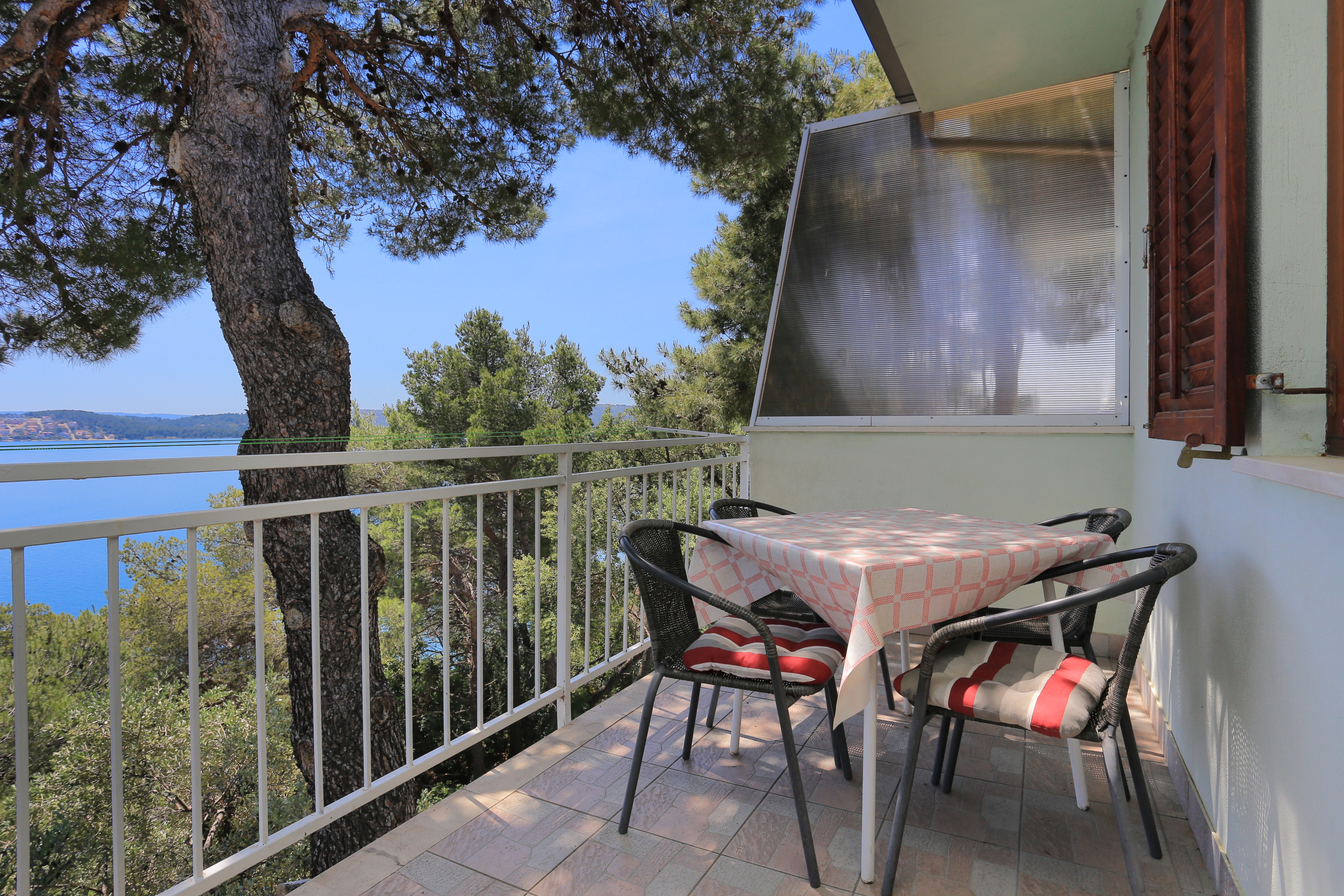 One bedroom apartment with balcony and sea view Trogir  A-b