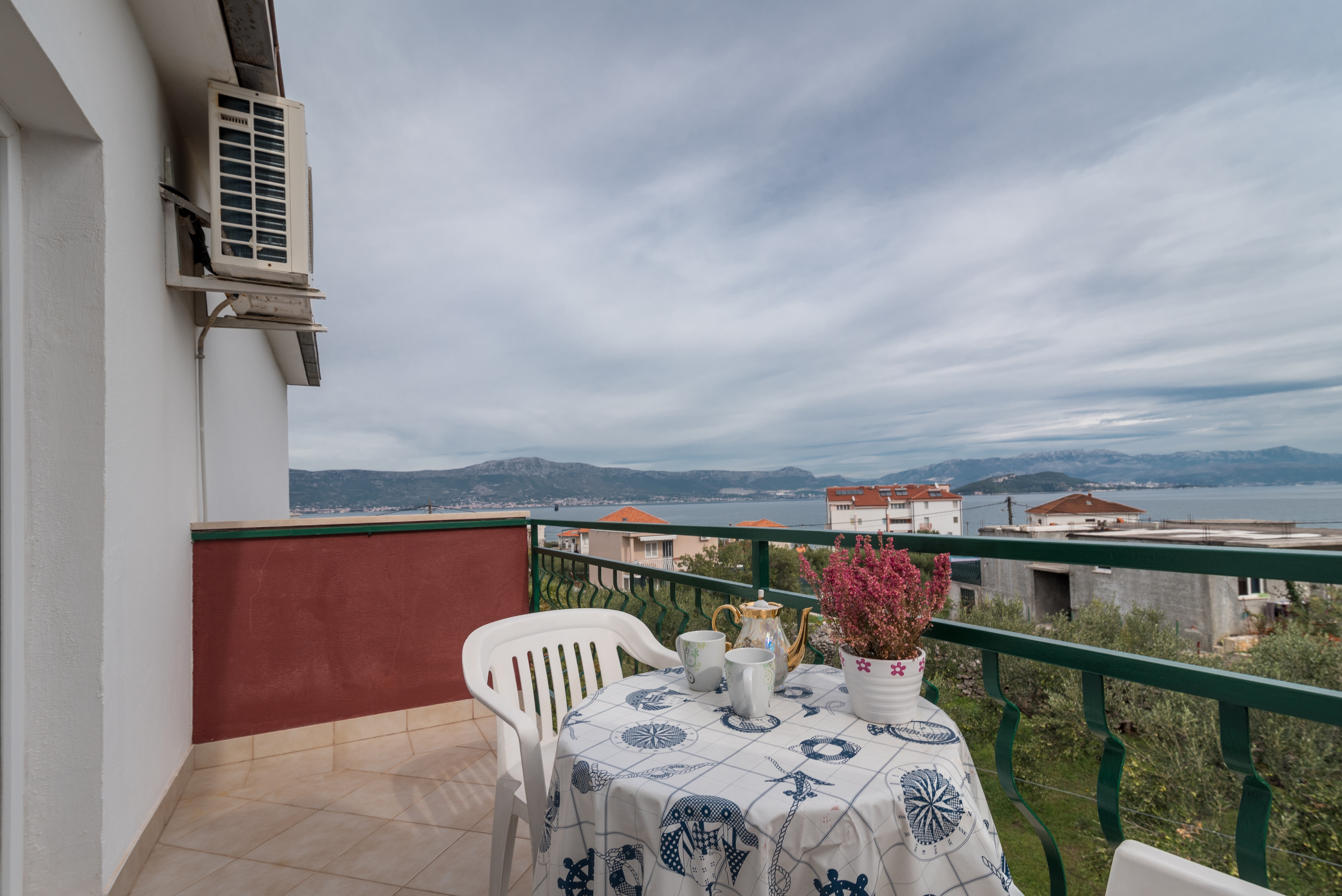 Two bedroom apartment with terrace and sea view Slatine, Čiovo  A-a