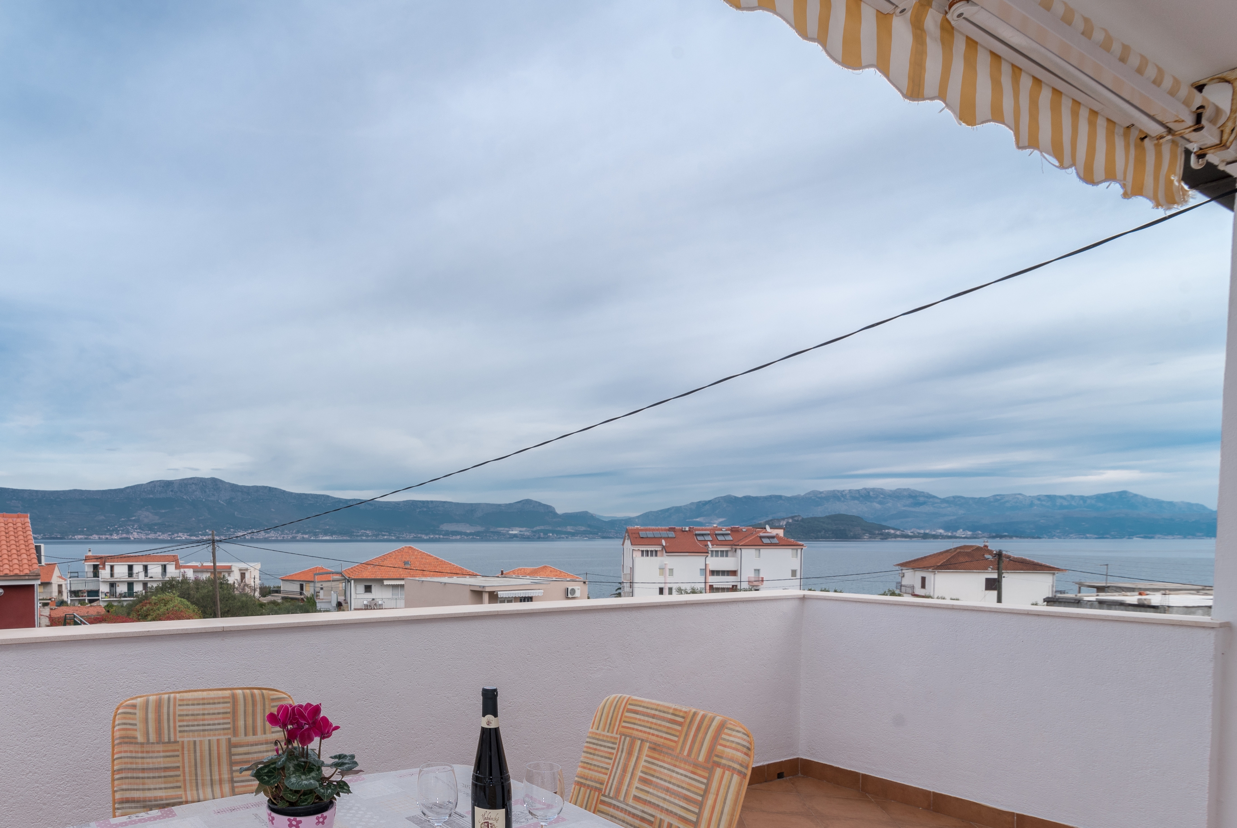 Two bedroom apartment with terrace and sea view Slatine, Čiovo  A-a