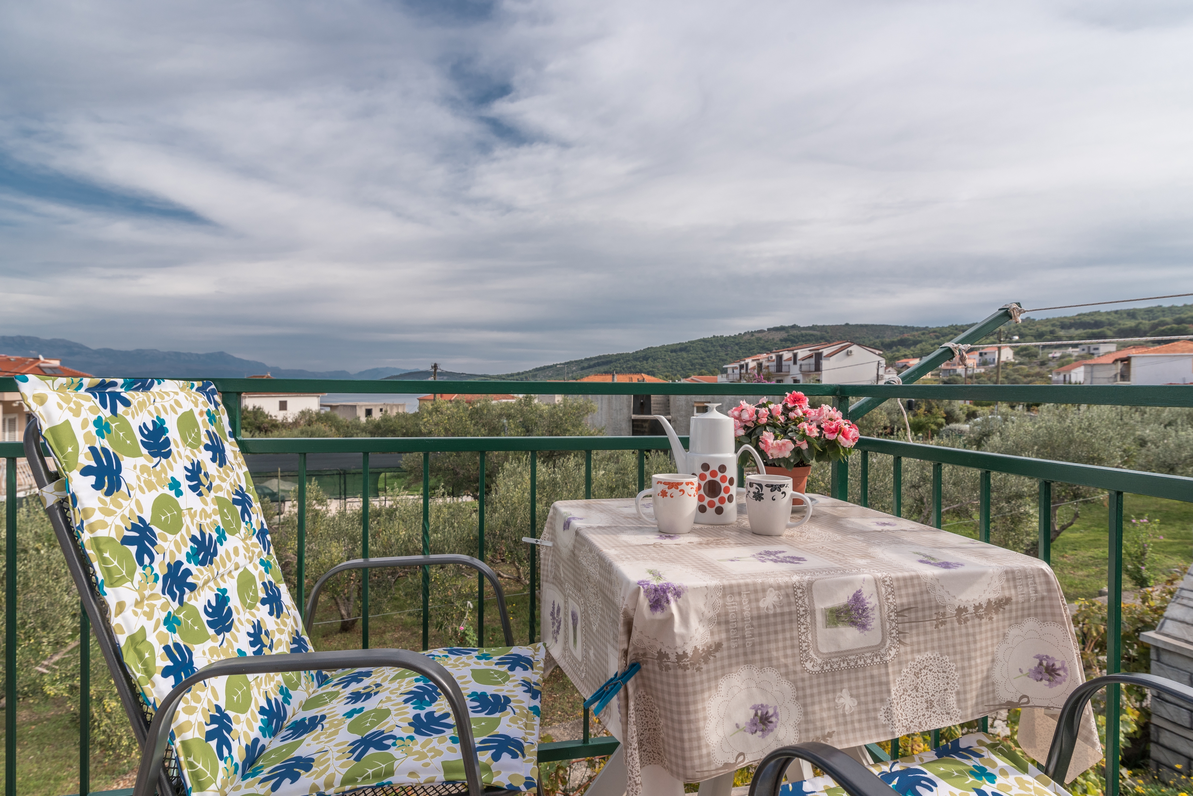Two bedroom apartment with balcony and sea view Slatine, Čiovo (A-16732-a)