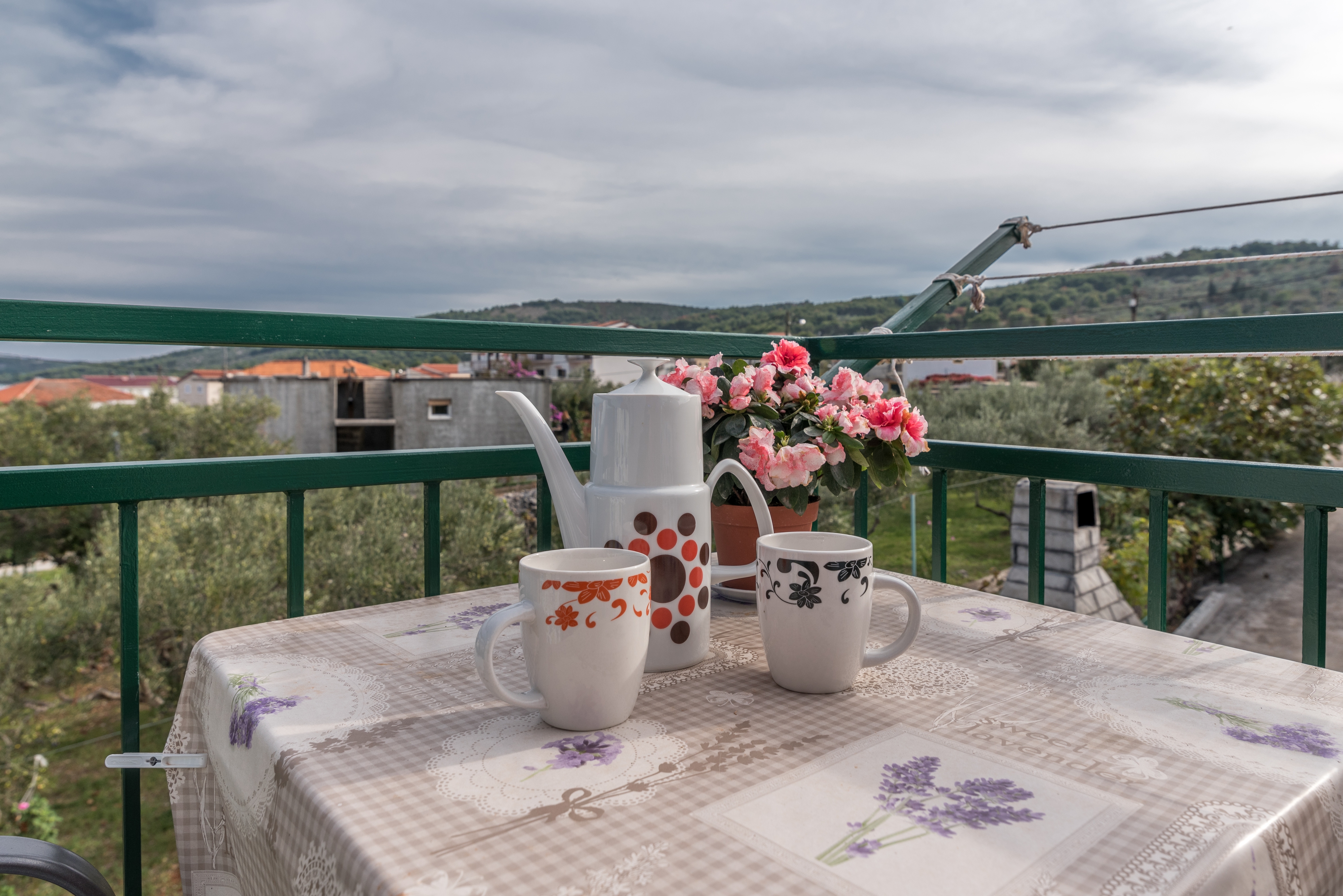 Two bedroom apartment with balcony and sea view Slatine, Čiovo  A-a