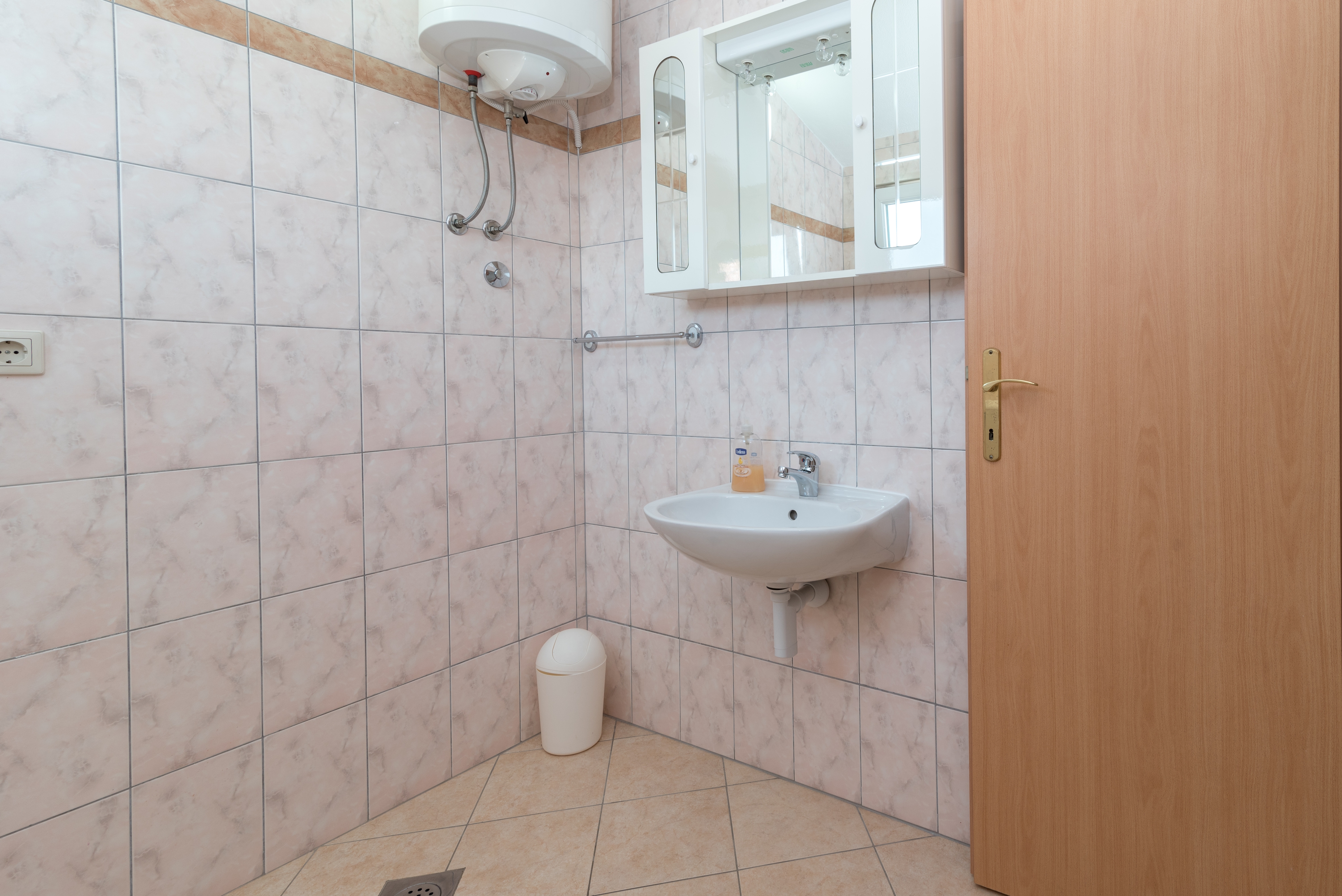Two bedroom apartment with balcony and sea view Slatine, Čiovo  A-a