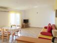 Supetarska Draga - Gonar, Living room in the apartment, (pet friendly) and WiFi.