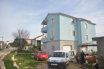 Kraj, Pašman, Szálláshely 16741 - Apartmanok a tenger közelében homokos stranddal.
