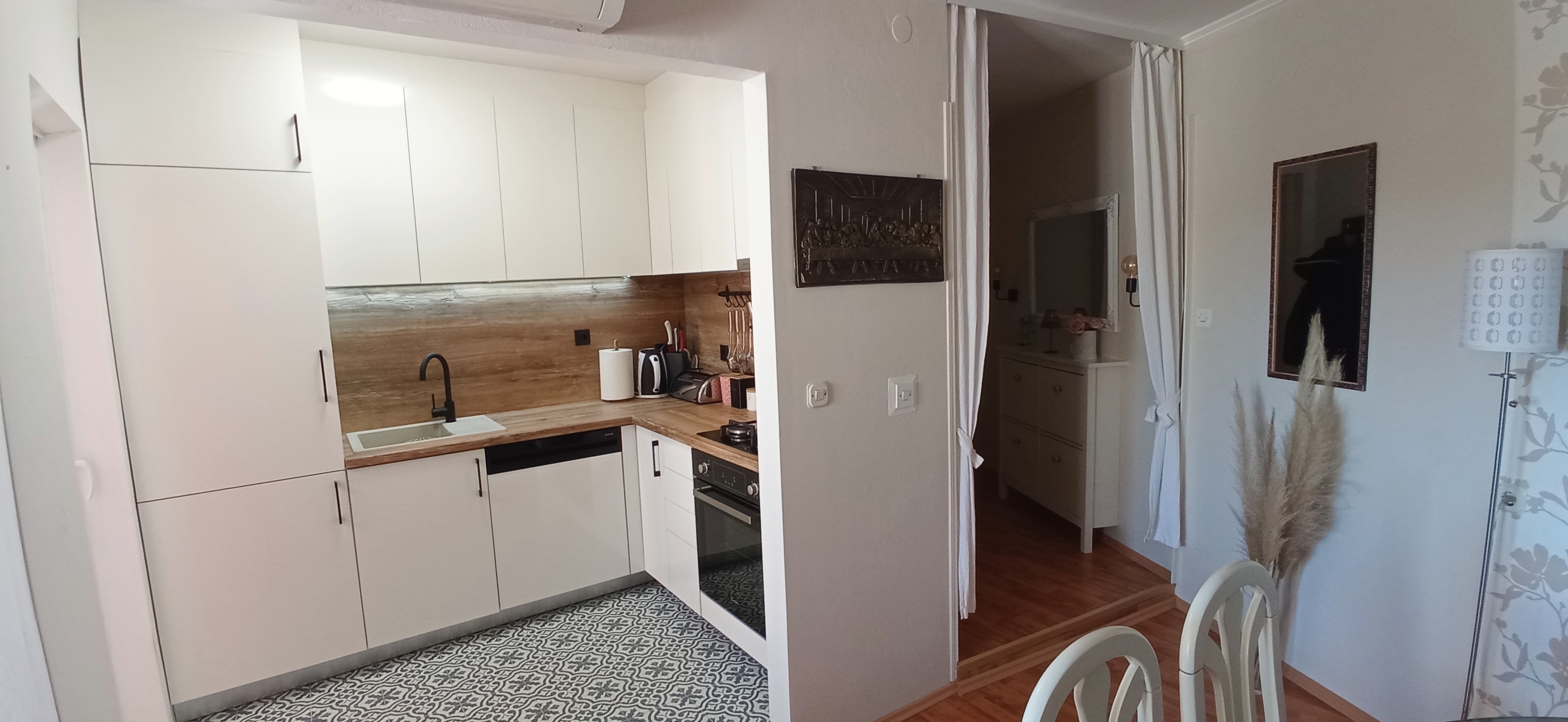 Two bedroom apartment near beach Betina, Murter  A-a