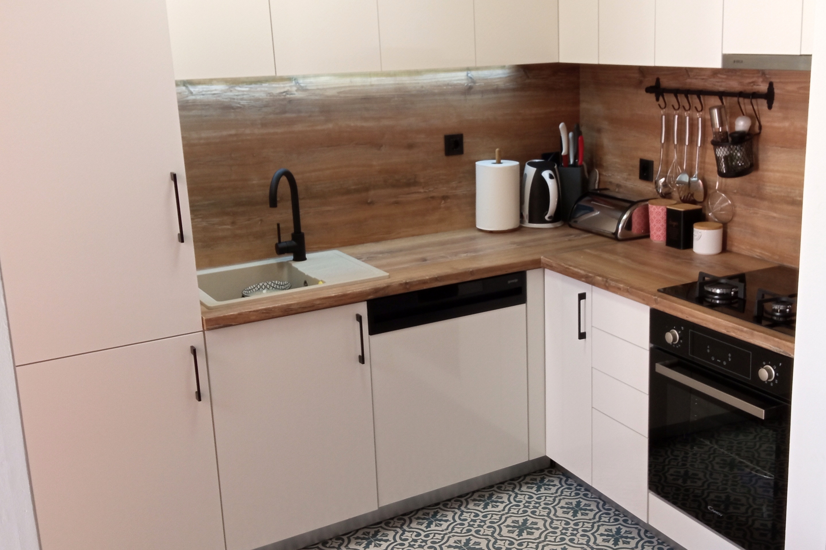 Two bedroom apartment near beach Betina, Murter  A-a