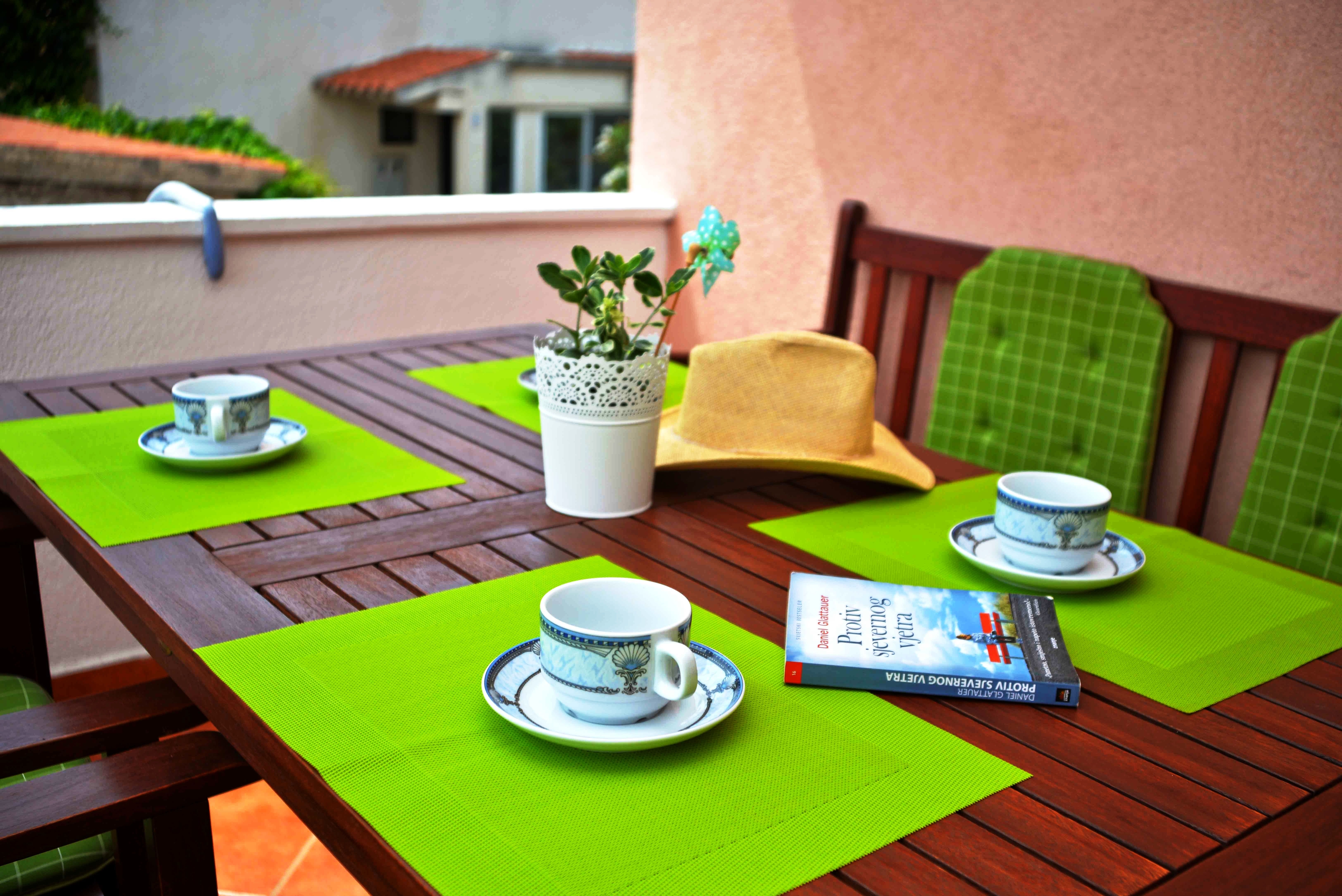 Two bedroom apartment near beach Betina, Murter  A-a
