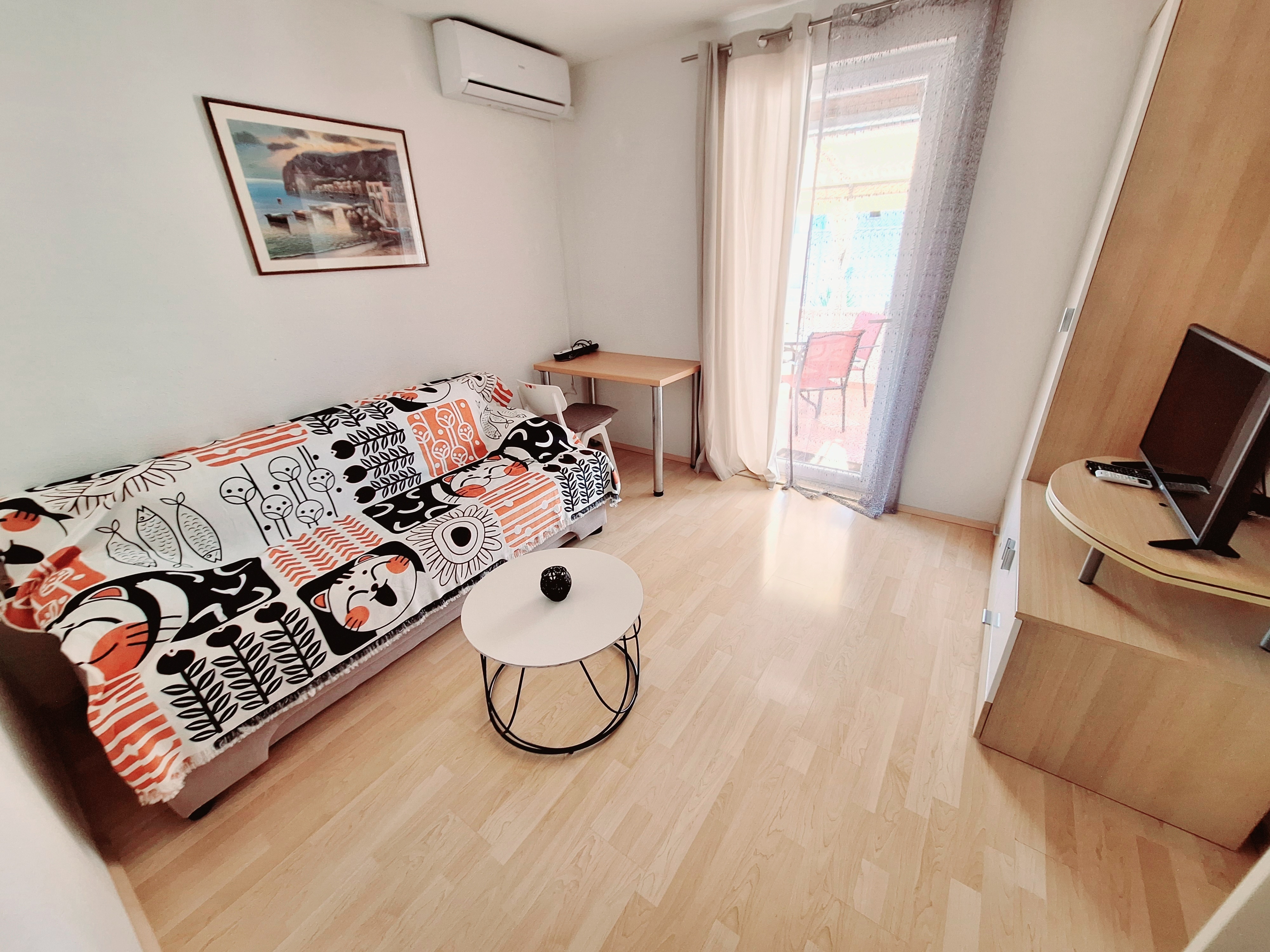One bedroom apartment near beach Betina, Murter  A-b
