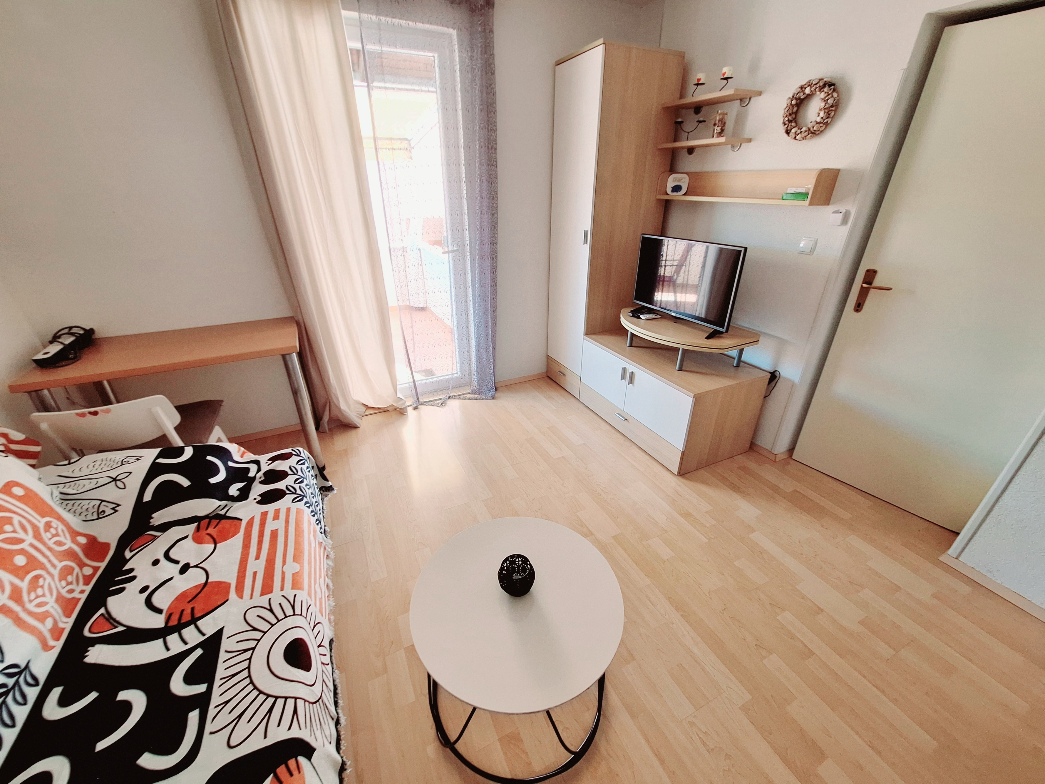 One bedroom apartment near beach Betina, Murter  A-b