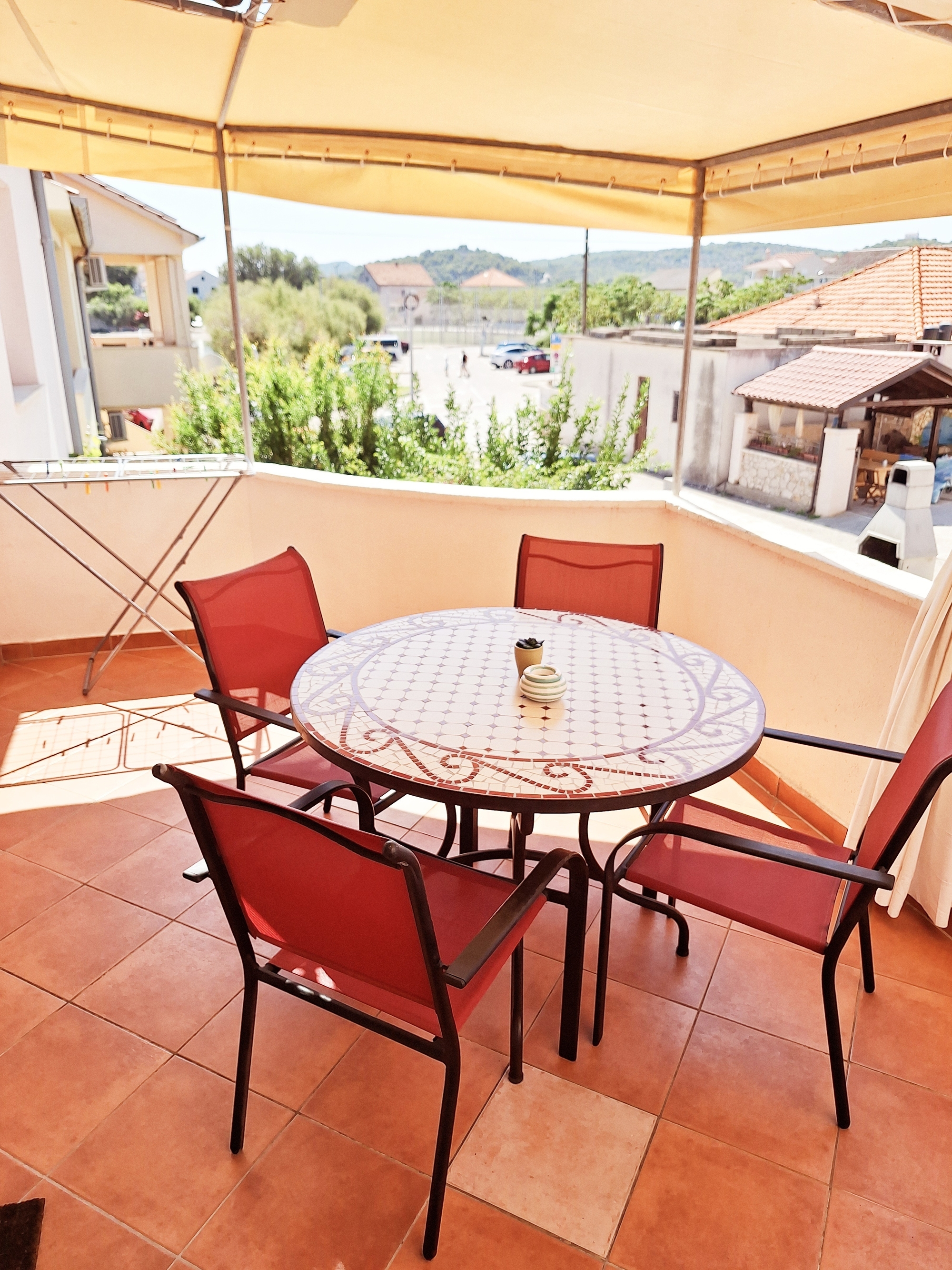 One bedroom apartment near beach Betina, Murter  A-b