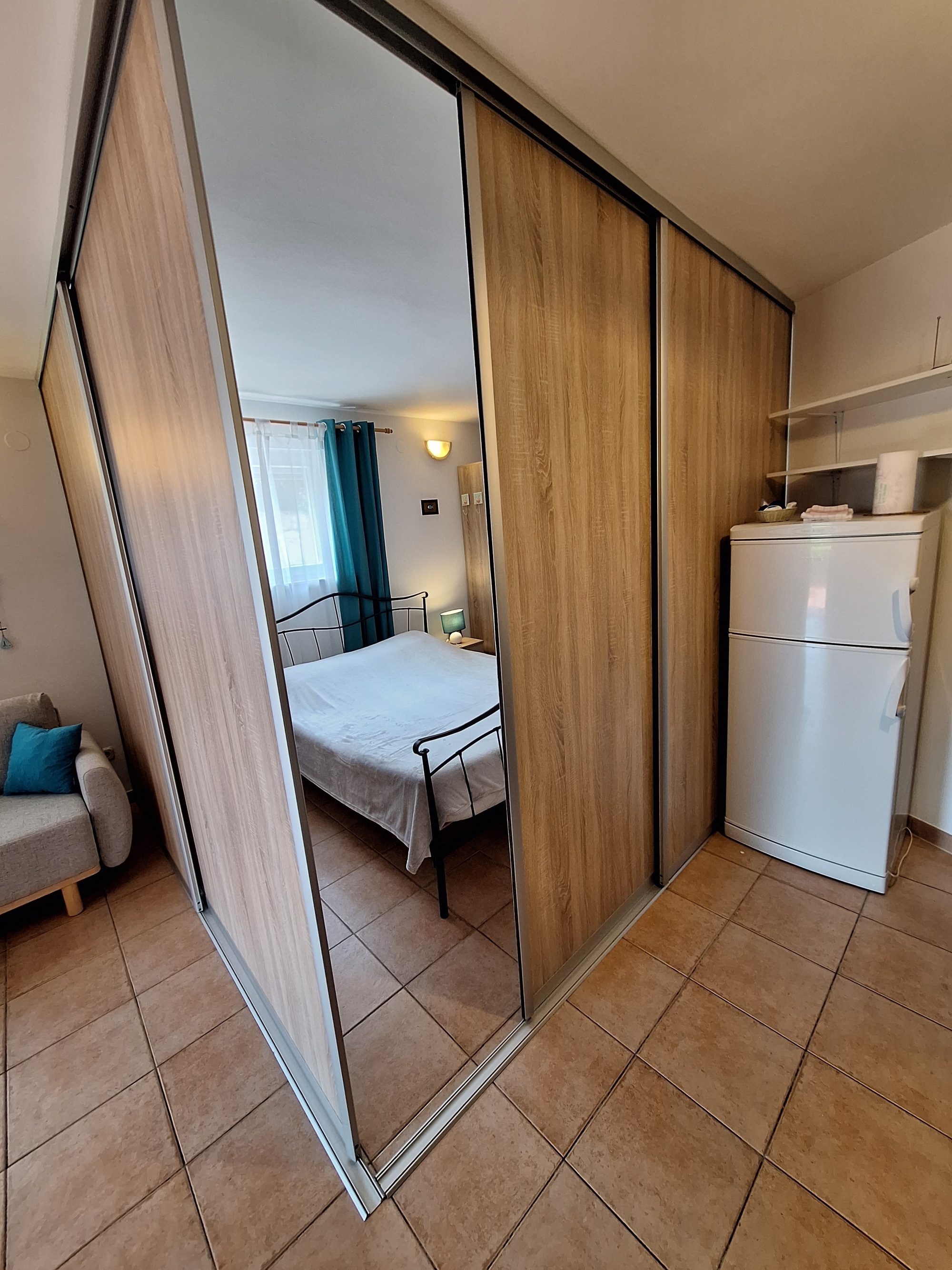 One bedroom apartment near beach Betina, Murter  A-c