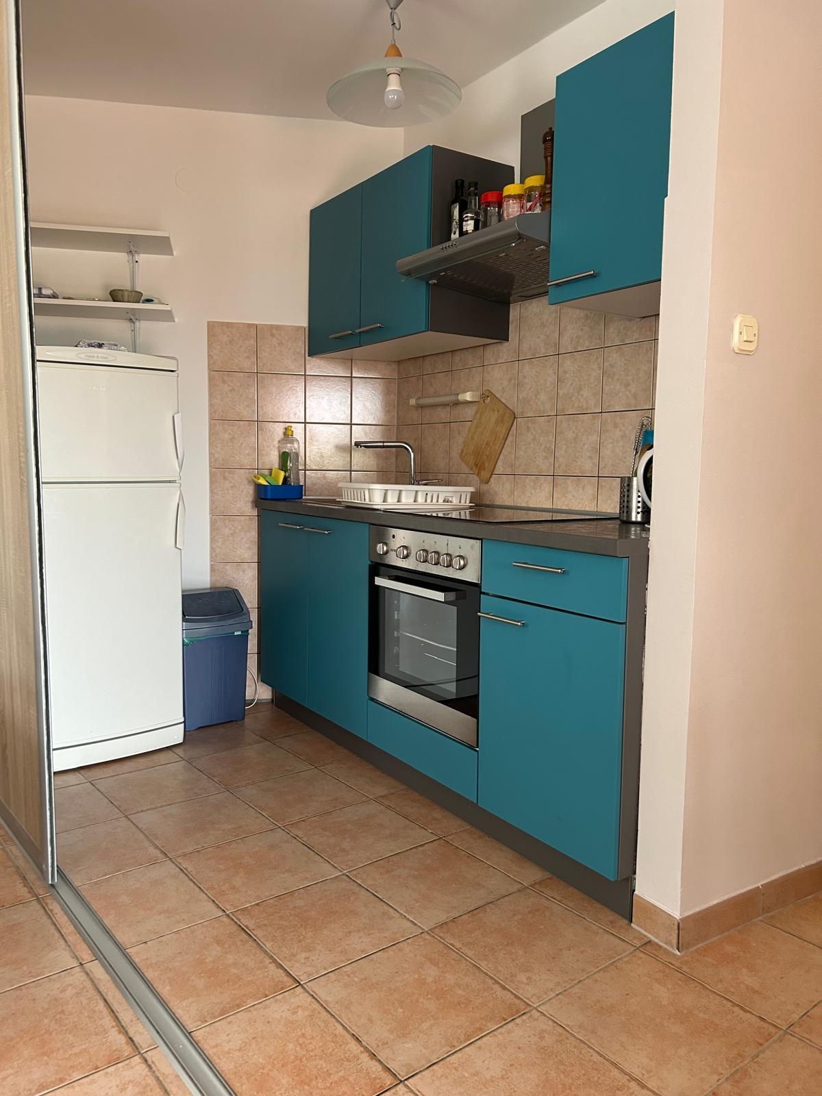One bedroom apartment near beach Betina, Murter  A-c