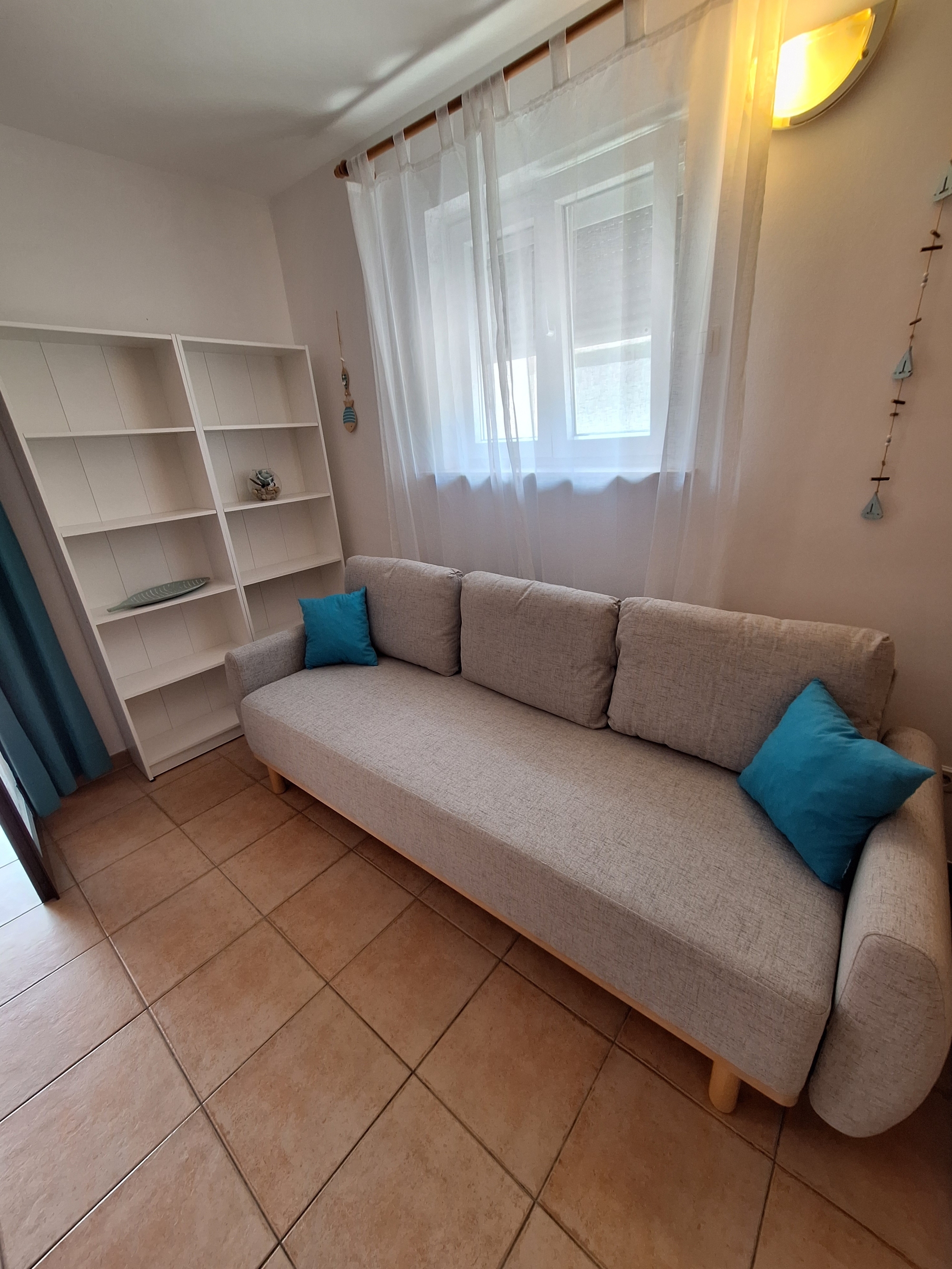 One bedroom apartment near beach Betina, Murter  A-c