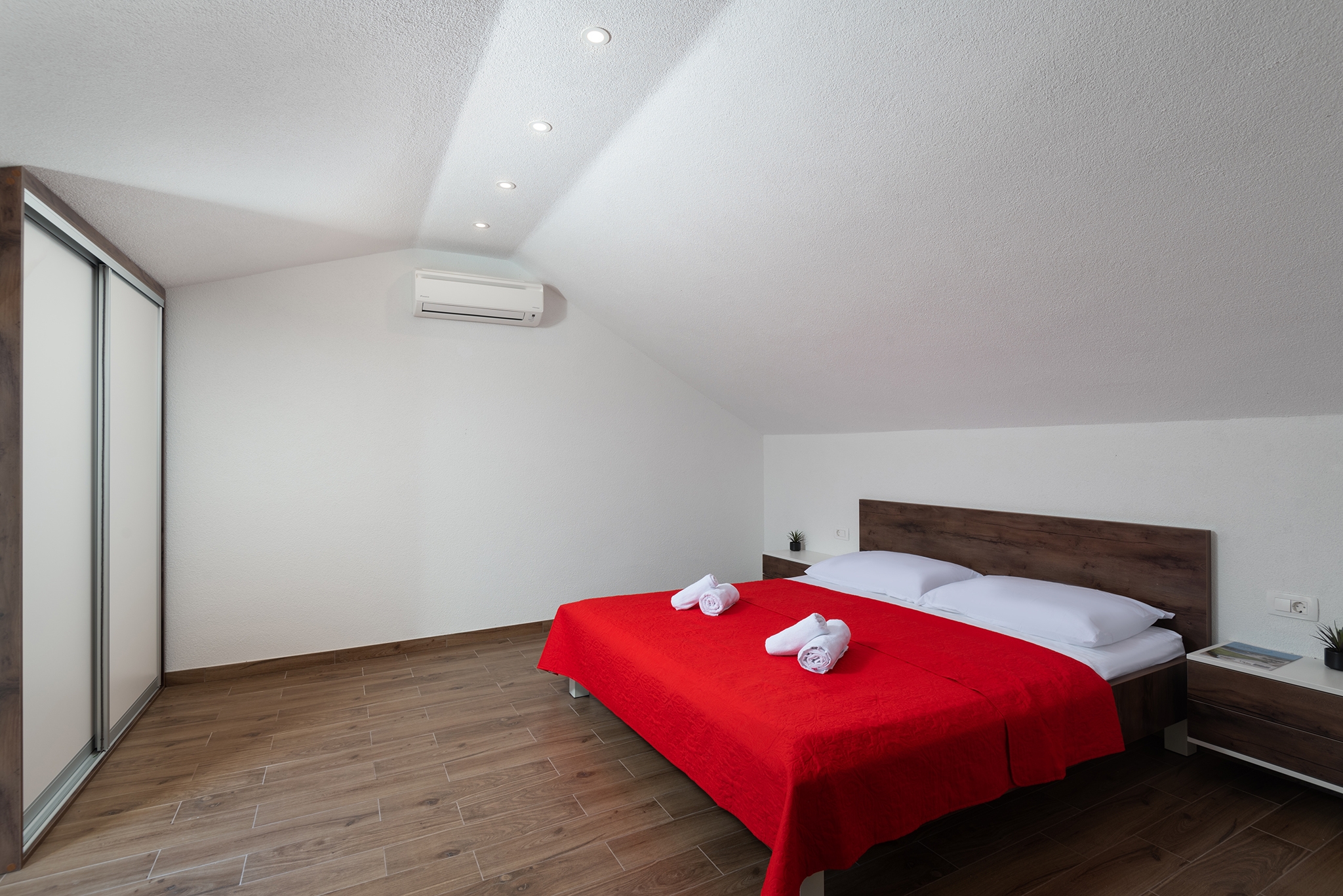 Comfortable and spacious house with terrace and sea view Milna, Brač  K