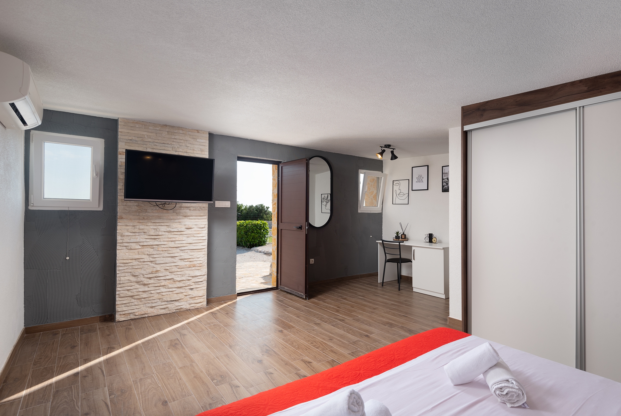 Comfortable and spacious house with terrace and sea view Milna, Brač  K