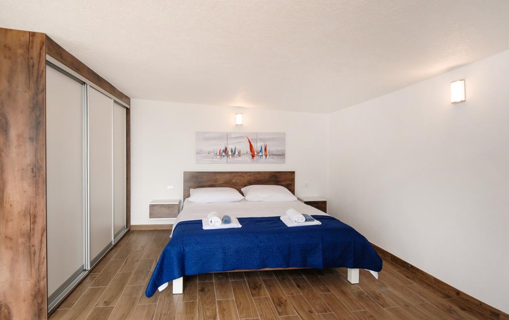Comfortable and spacious house with terrace and sea view Milna, Brač  K