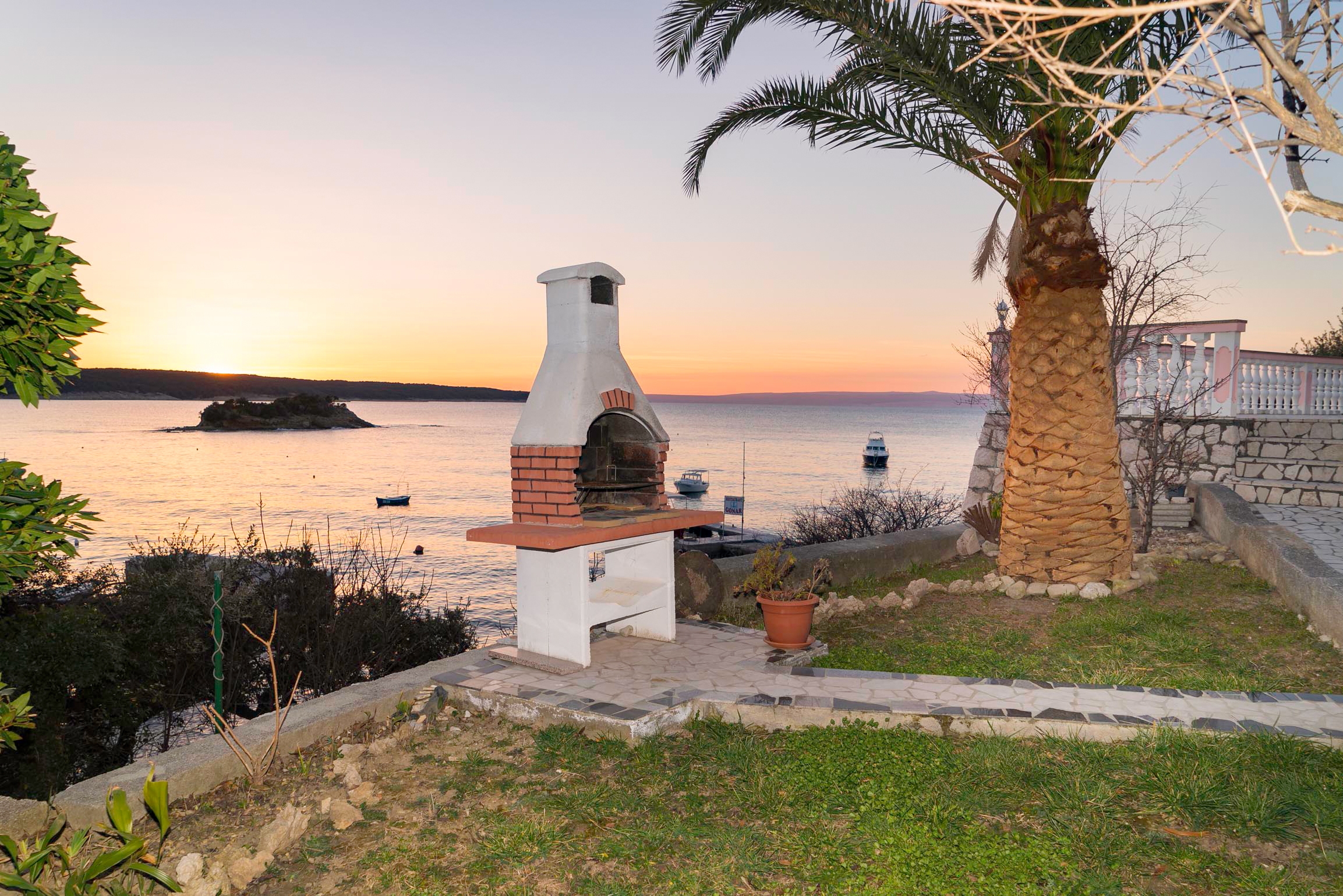 Two bedroom apartment near beach Supetarska Draga - Gonar, Rab (A-16761-b)