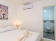 Schlafzimmer 1 Arbanija, Schlafzimmer 1 in folgender Unterkunftsart apartment, Klimaanlage vorhanden, Haustiere erlaubt und WiFi.