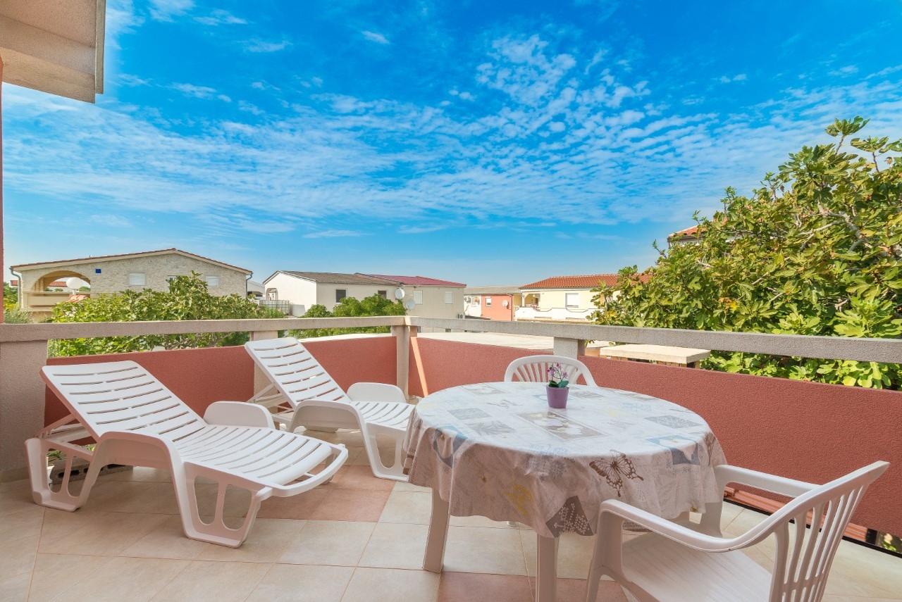 Studio flat with terrace Vir (AS-16768-a)