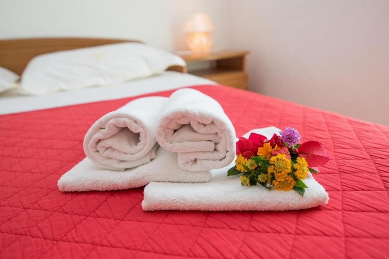 One bedroom apartment with terrace Supetar, Brač (A-16774-a) One bedroom apartment with terrace Supetar, Brač (A-16774-a)