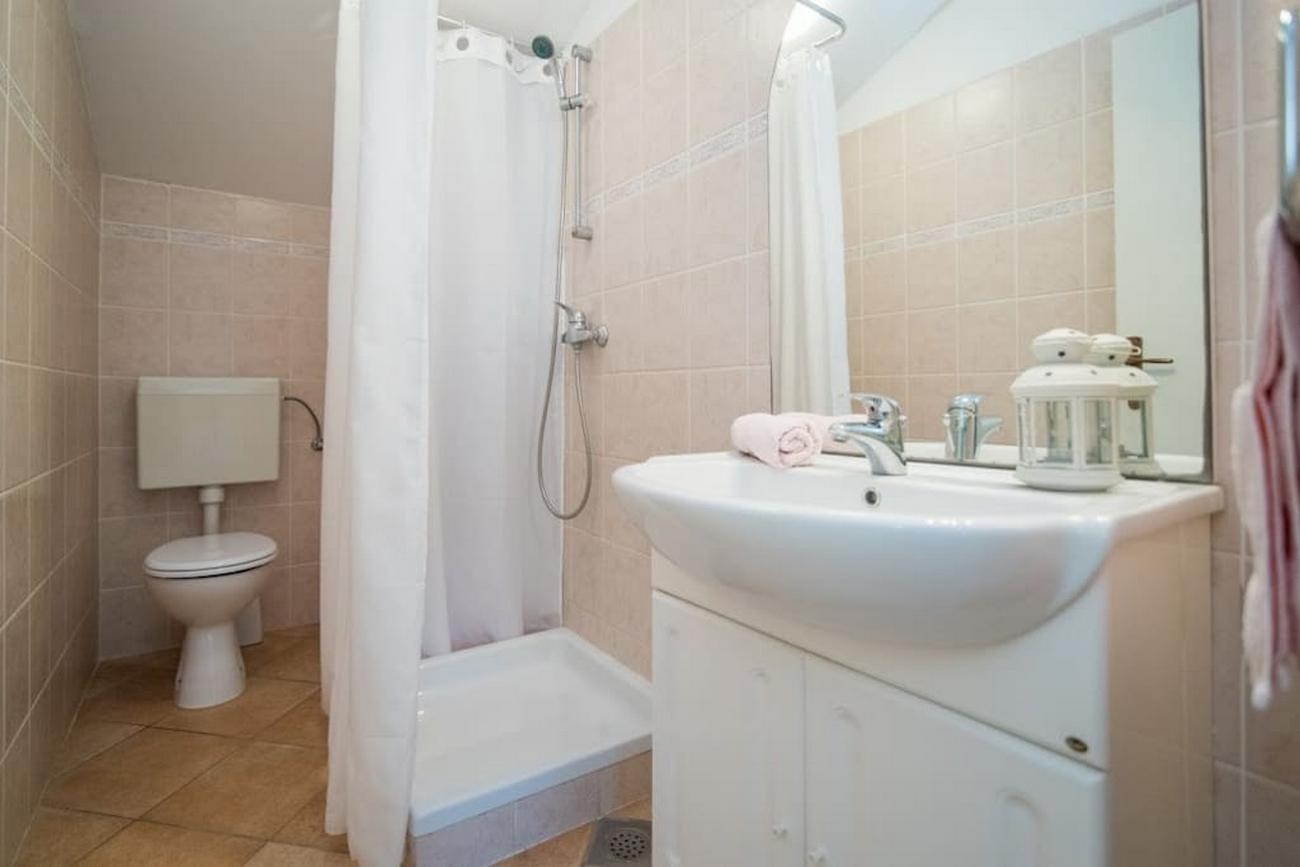 Two bedroom apartment with terrace and sea view Supetar, Brač  A-b