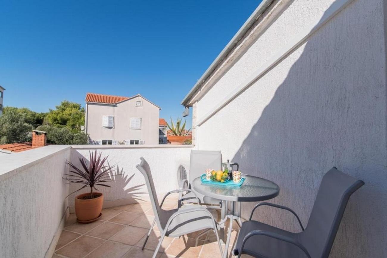 One bedroom apartment with terrace and sea view Supetar, Brač (A-16774-c) One bedroom apartment with terrace and sea view Supetar, Brač (A-16774-c)