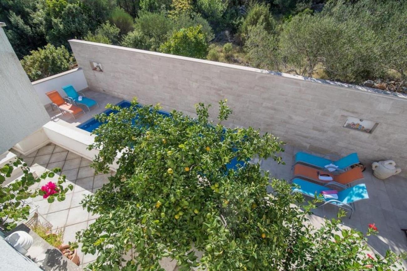 One bedroom apartment with terrace and sea view Supetar, Brač  A-c