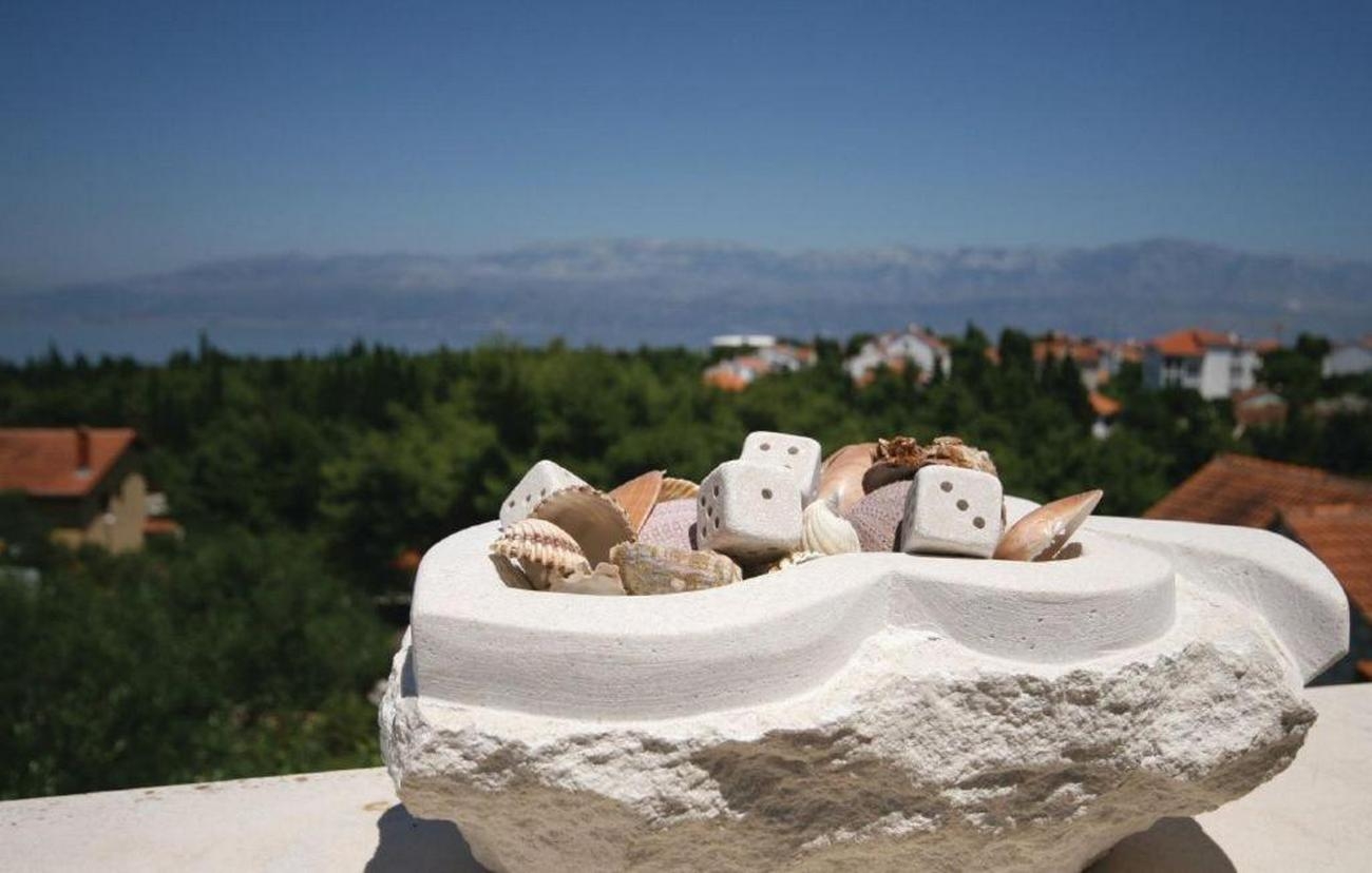 Three bedroom apartment with terrace and sea view Supetar, Brač  A-d