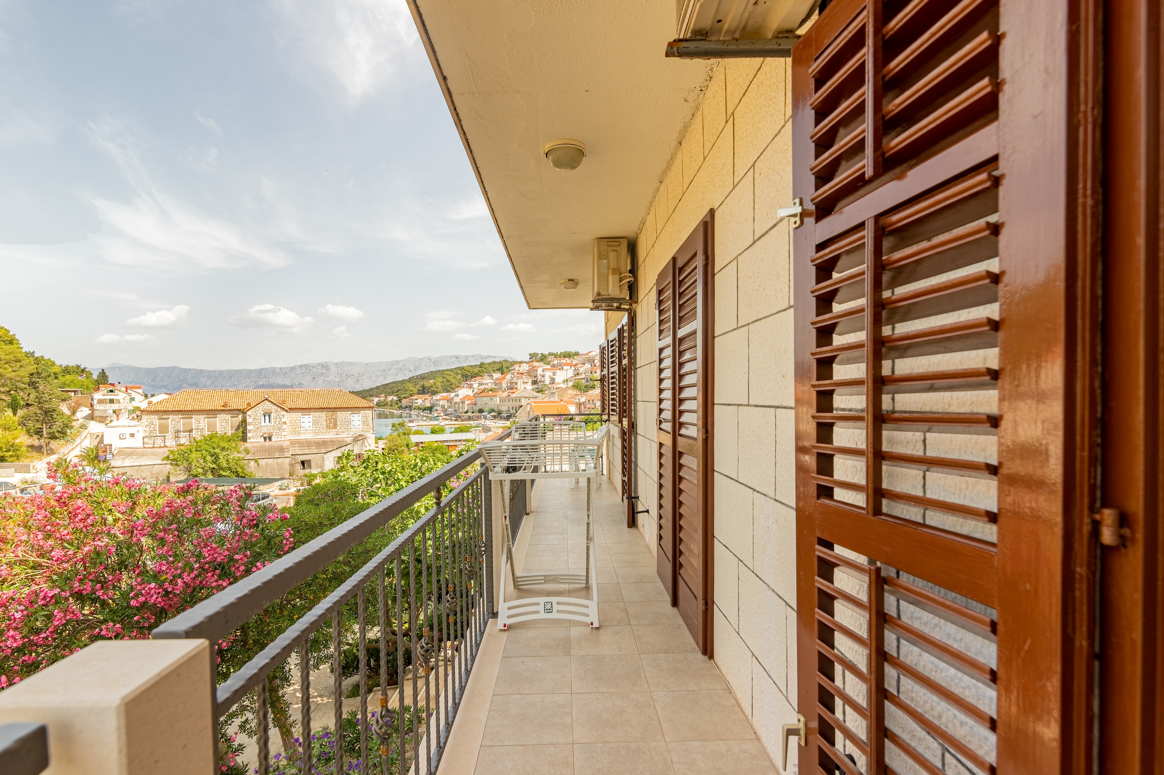Three bedroom apartment with terrace Povlja, Brač  A-a