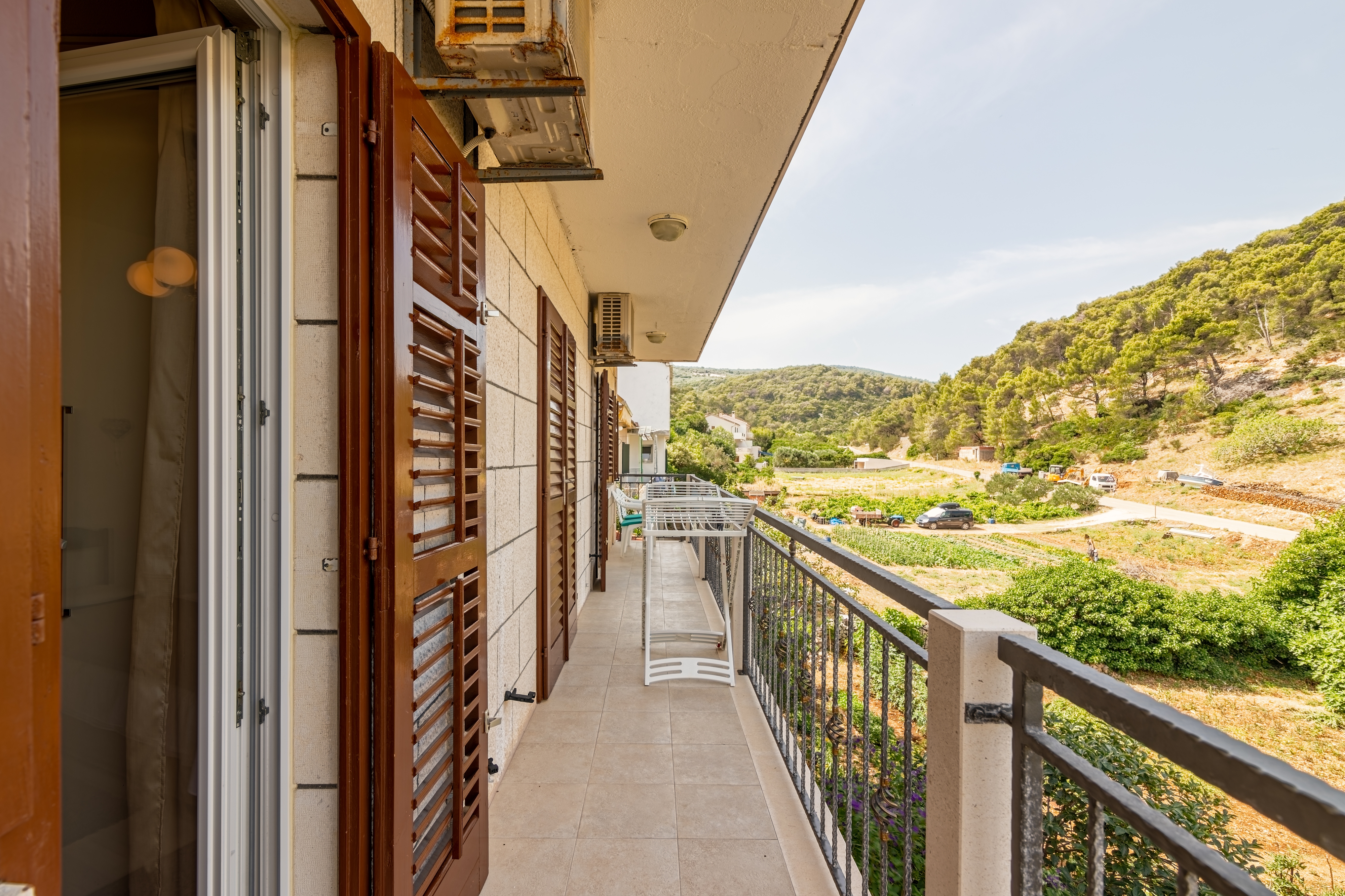 Three bedroom apartment with terrace Povlja, Brač  A-a