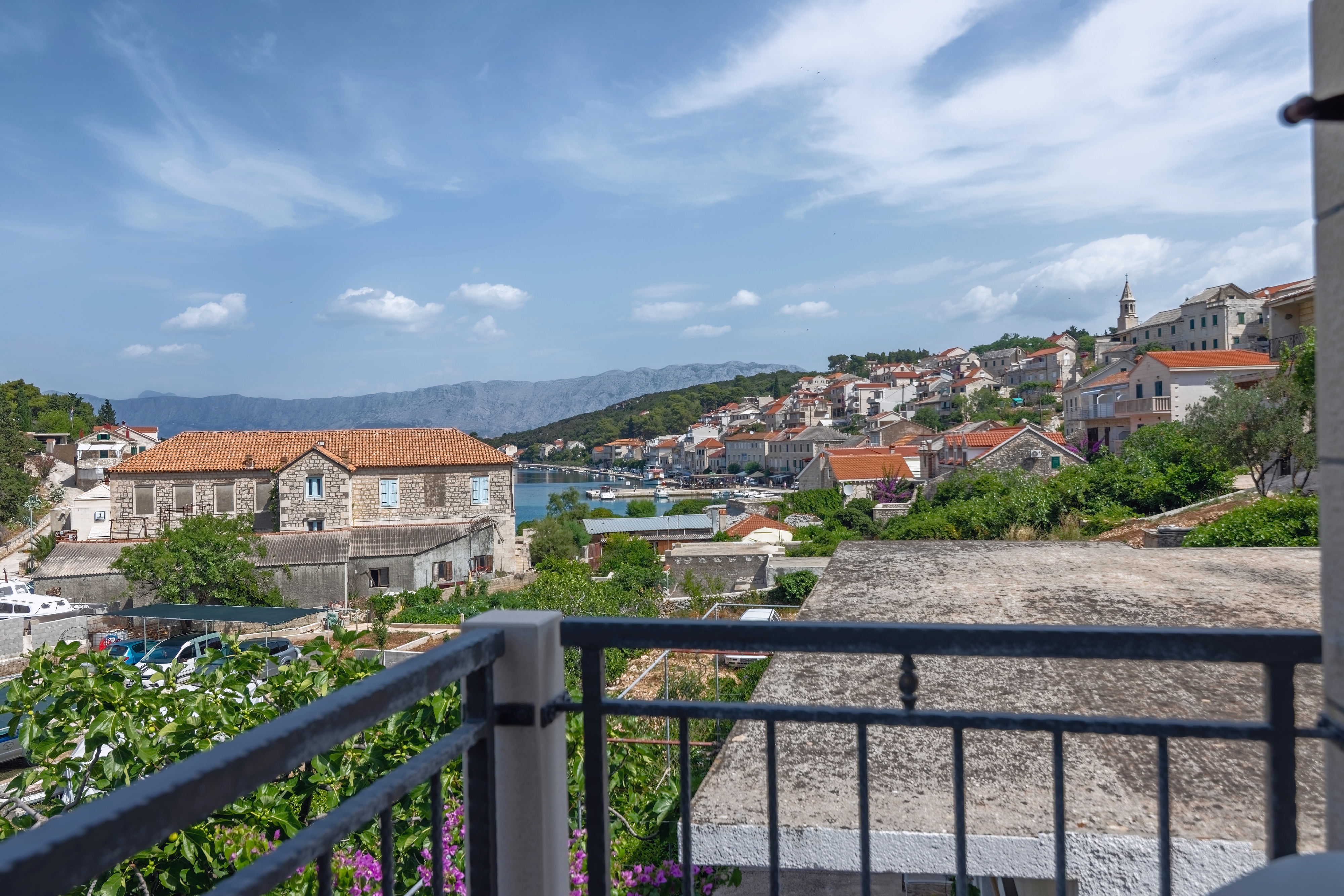 Three bedroom apartment with terrace Povlja, Brač  A-a
