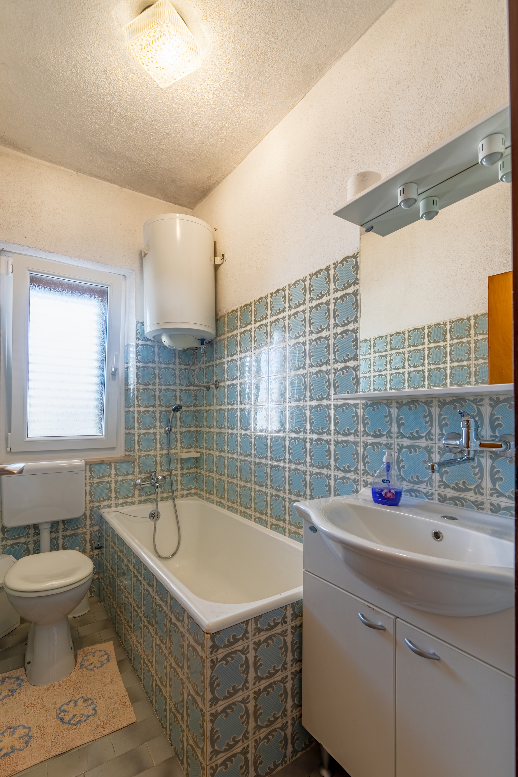 Three bedroom apartment with terrace Povlja, Brač  A-a