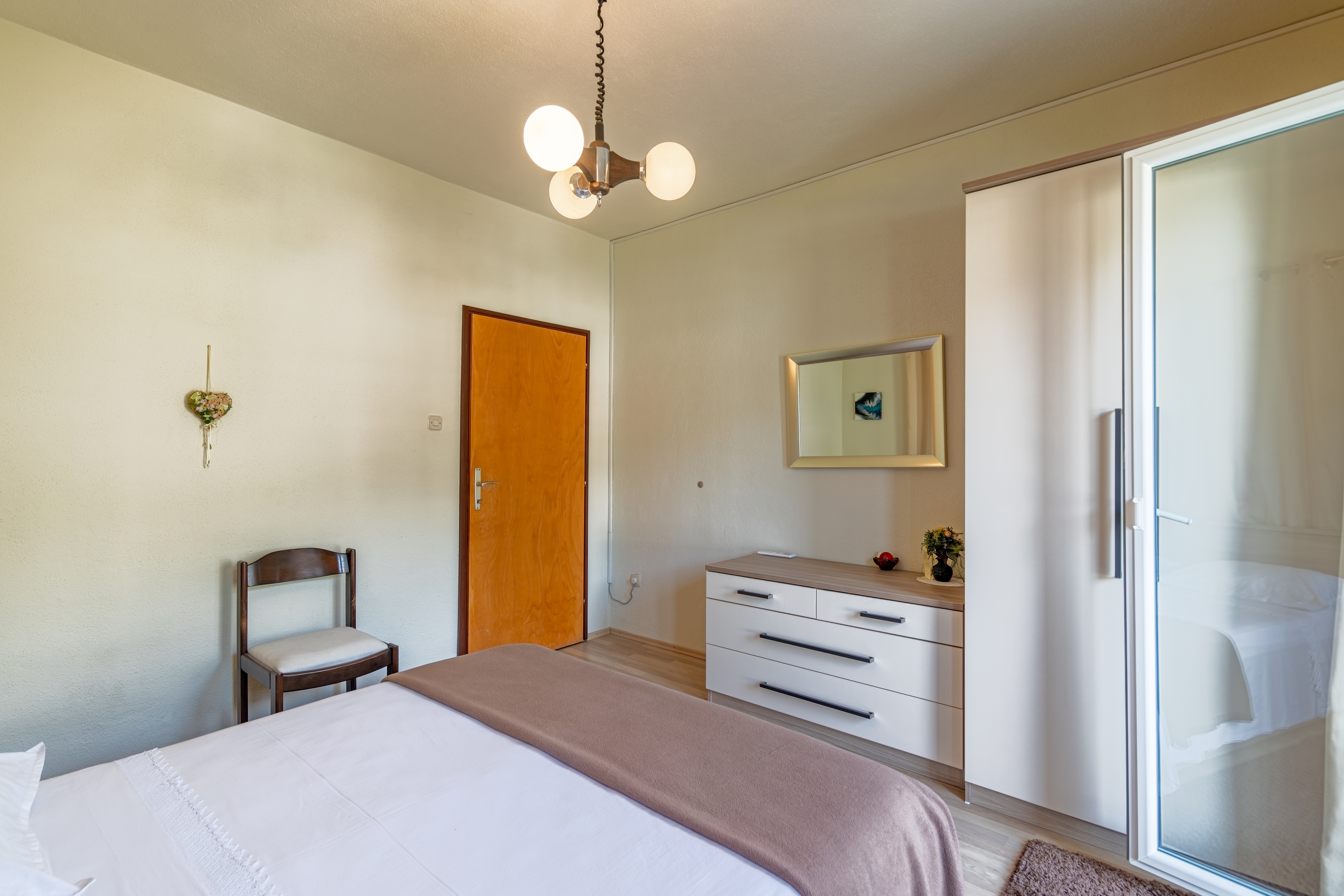 Three bedroom apartment with terrace Povlja, Brač  A-a