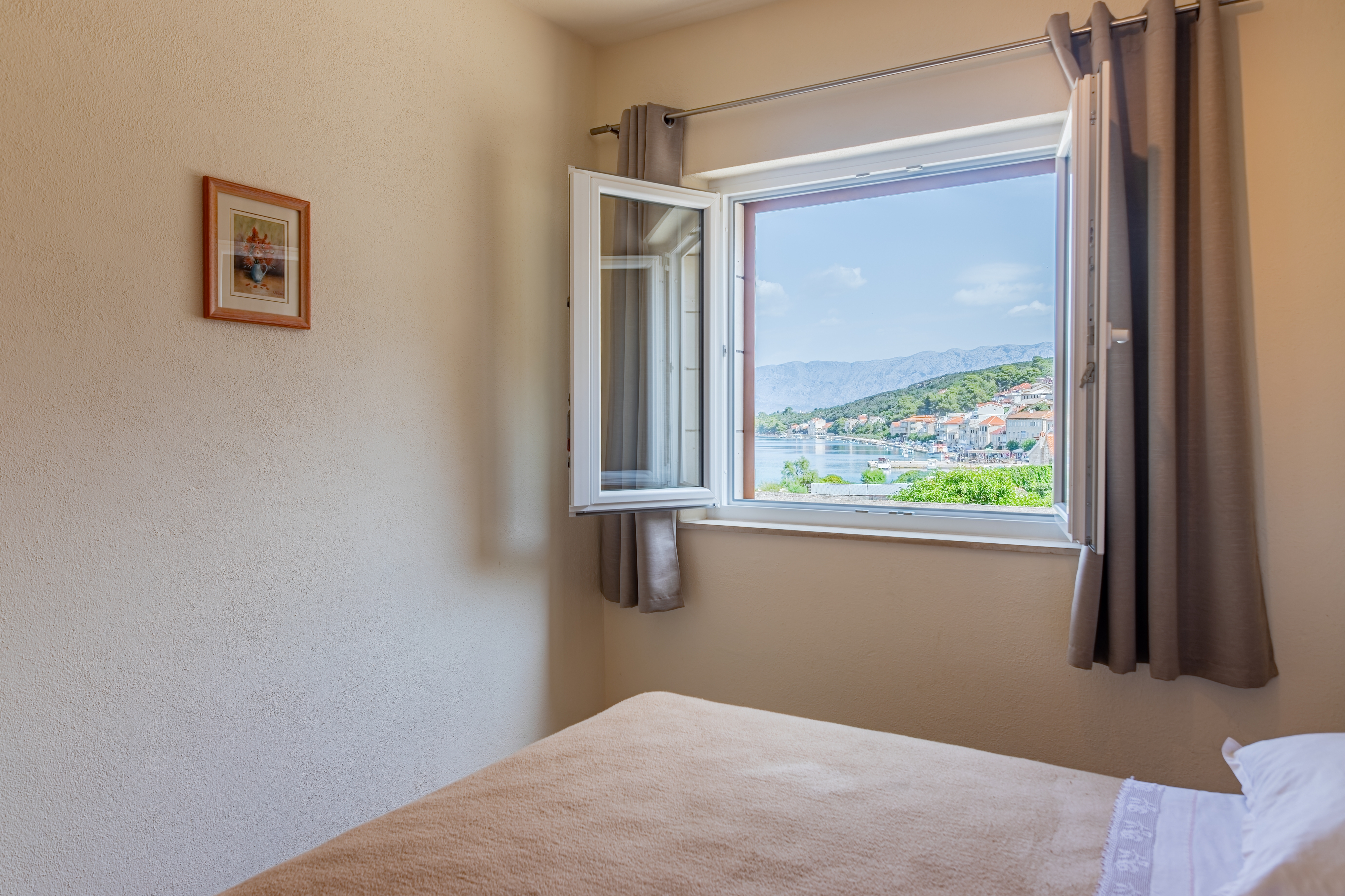 Three bedroom apartment with terrace Povlja, Brač  A-a