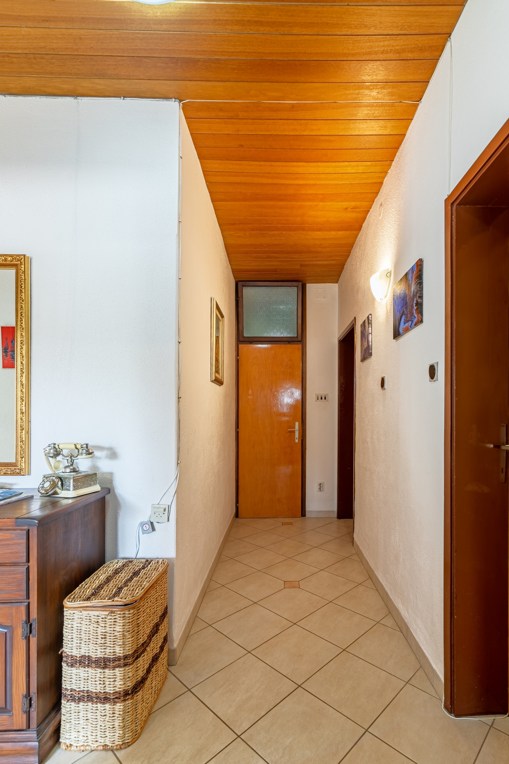 Three bedroom apartment with terrace Povlja, Brač  A-a