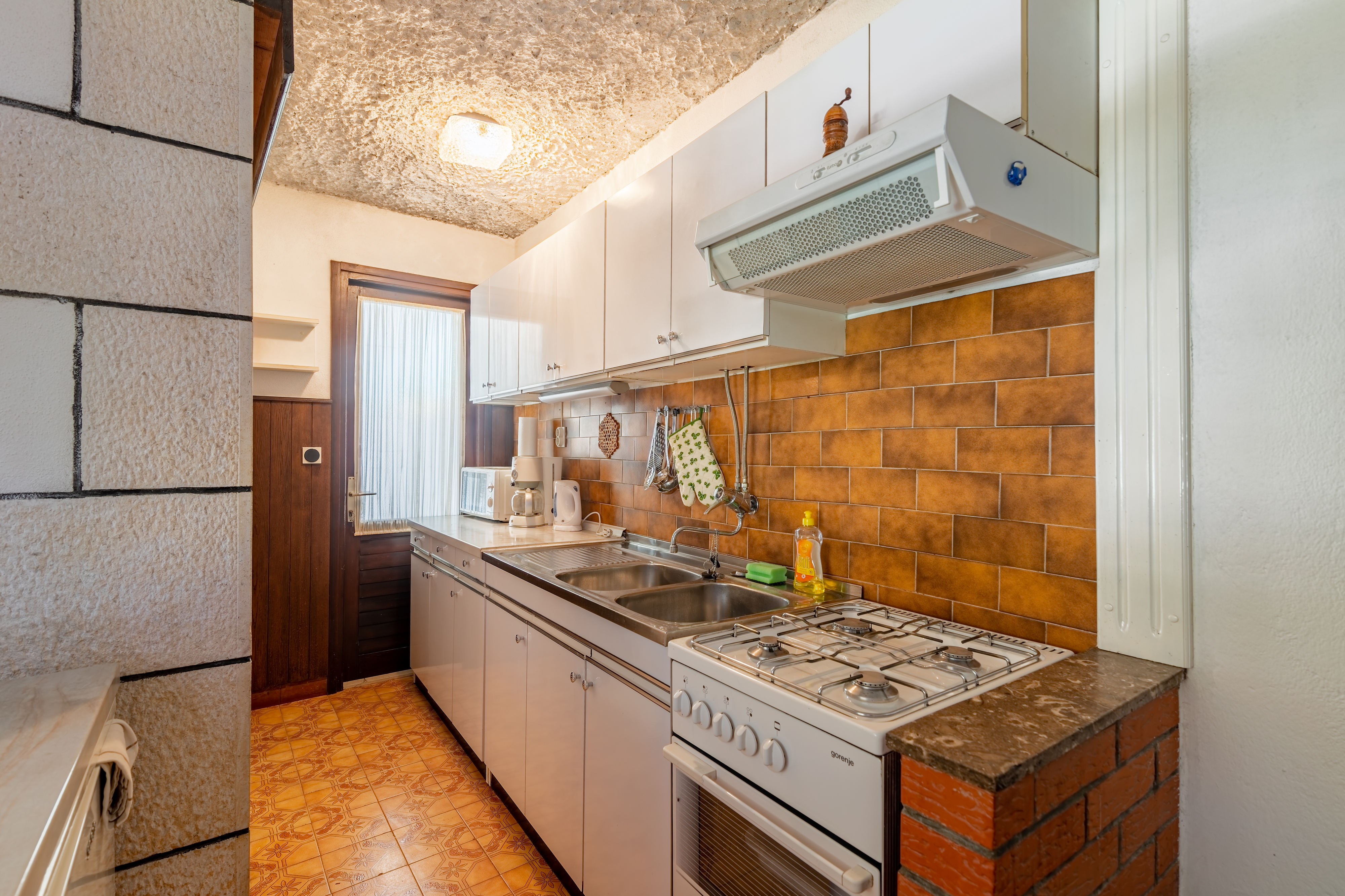 Three bedroom apartment with terrace Povlja, Brač  A-a