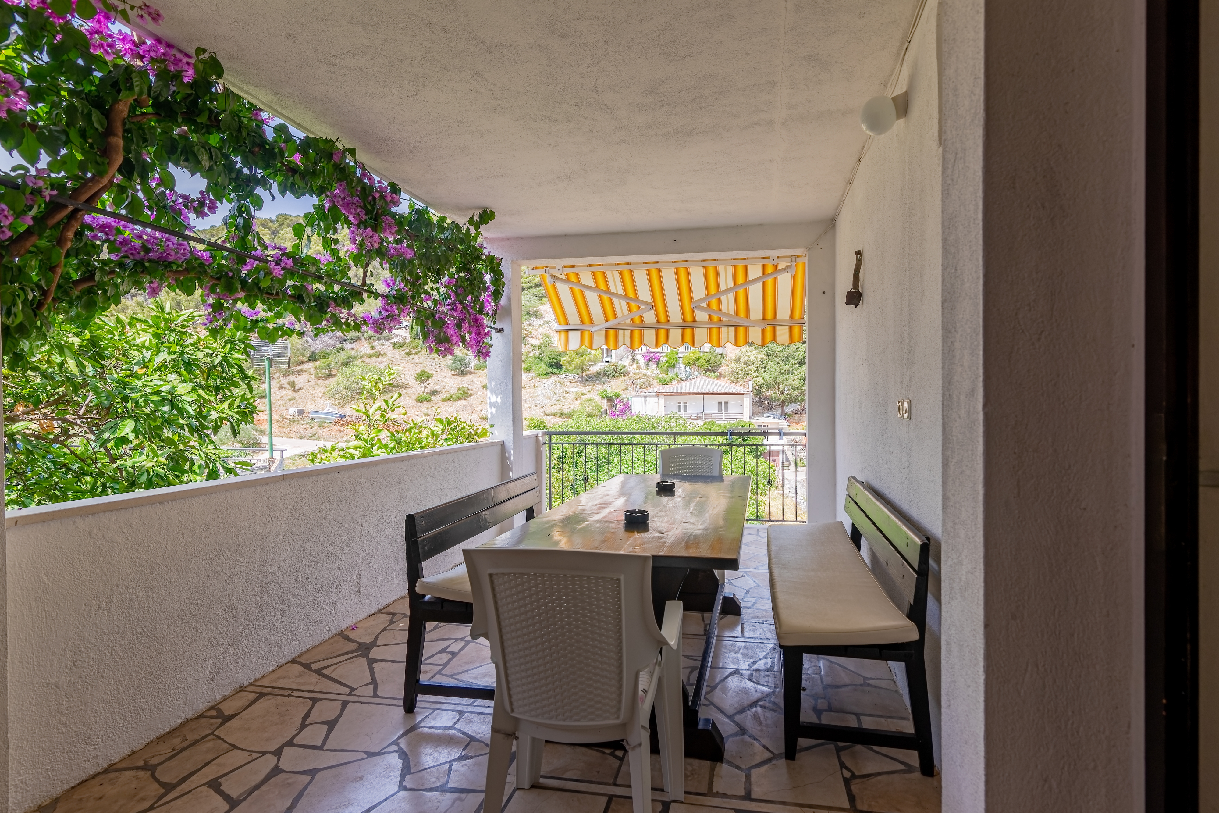Three bedroom apartment with terrace Povlja, Brač  A-a