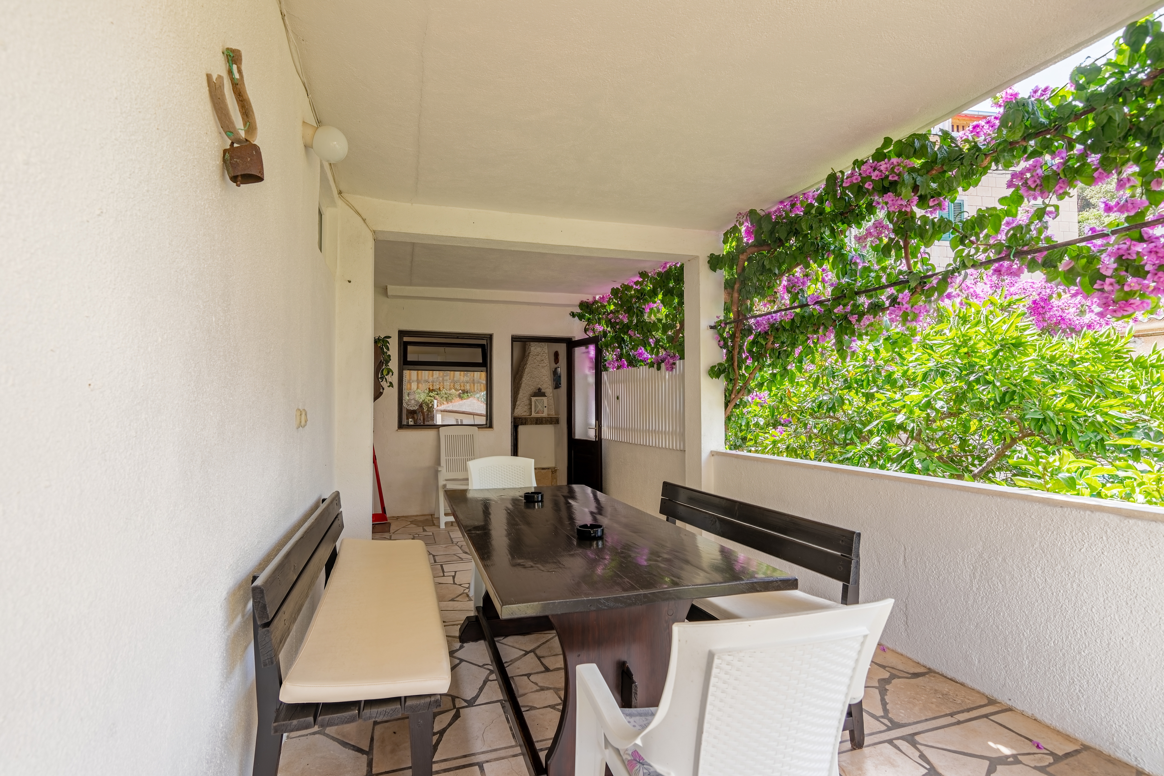 Three bedroom apartment with terrace Povlja, Brač  A-a